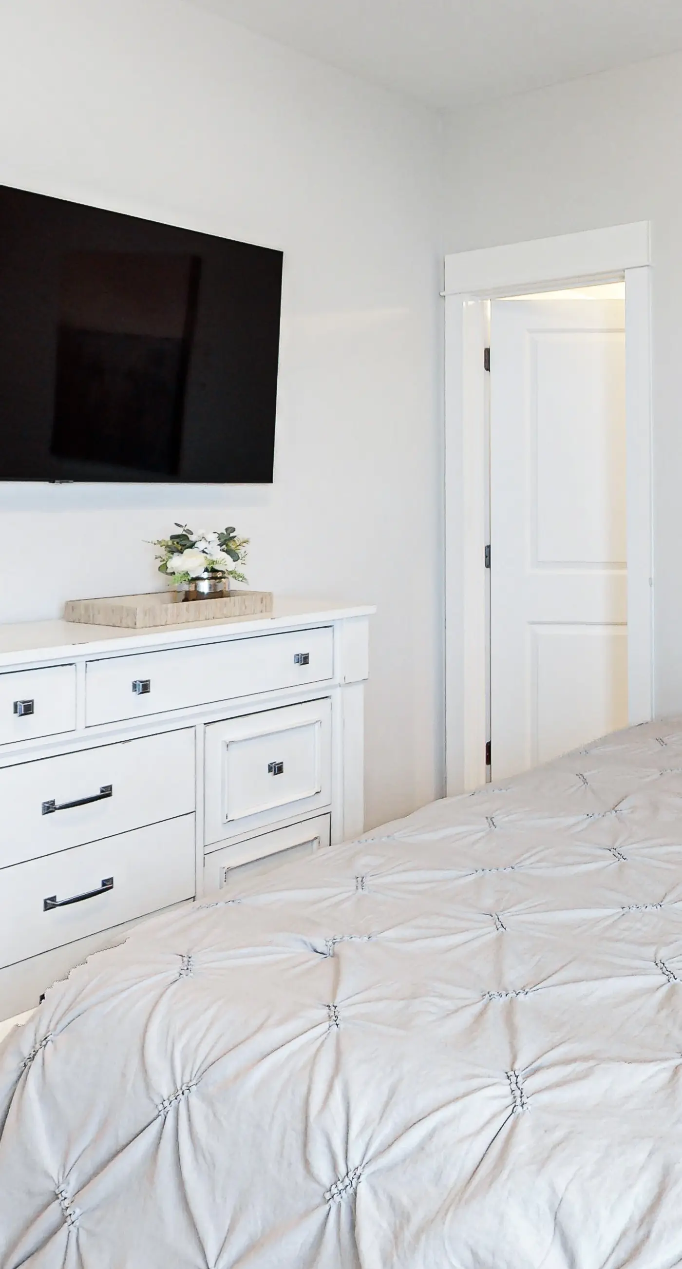 Upscale beachside dog-friendly home near the beach with grill, washer,dryer & AC