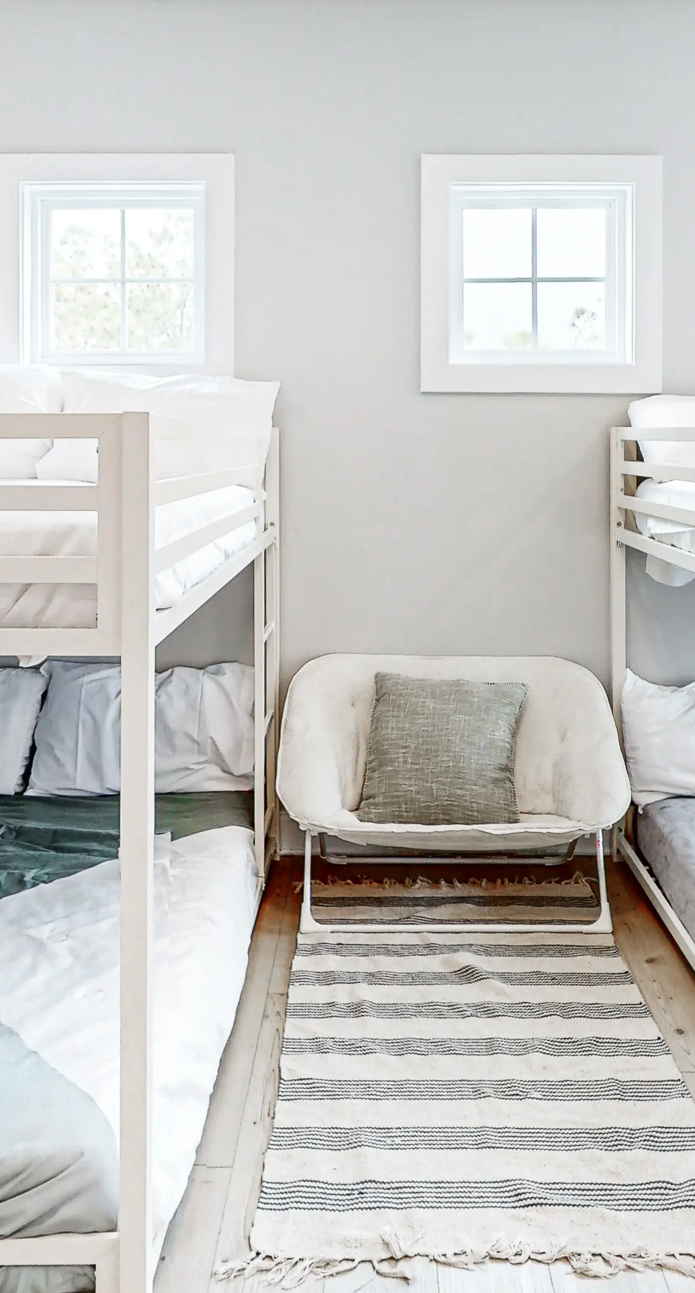 Upscale beachside dog-friendly home near the beach with grill, washer,dryer & AC