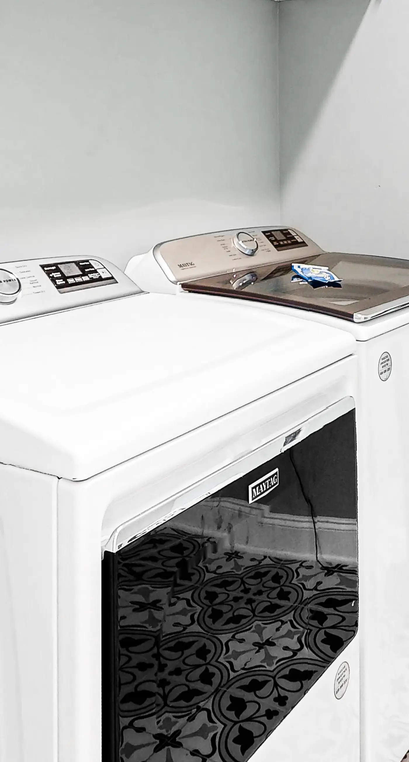 Upscale beachside dog-friendly home near the beach with grill, washer,dryer & AC