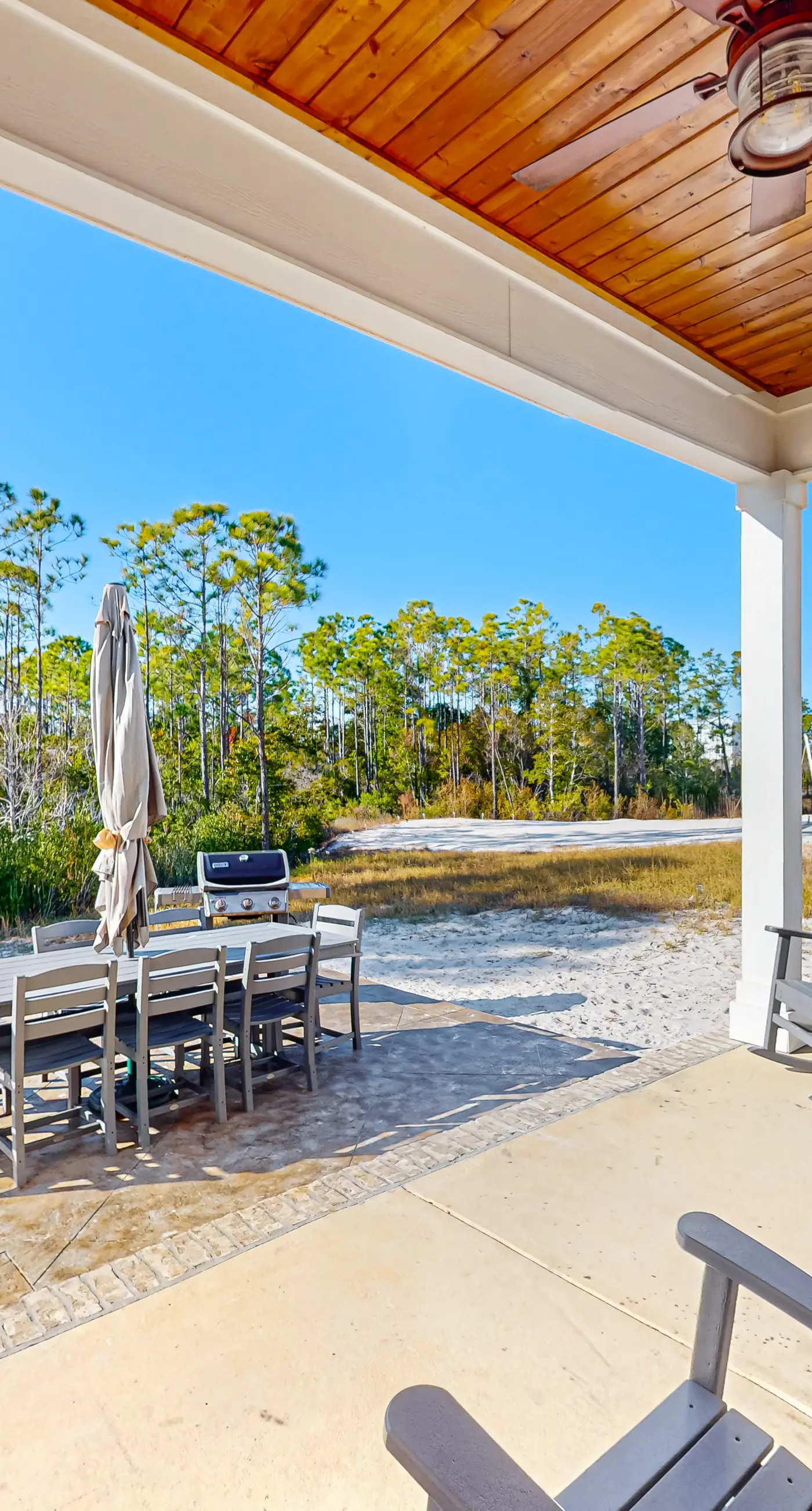 Upscale beachside dog-friendly home near the beach with grill, washer,dryer & AC