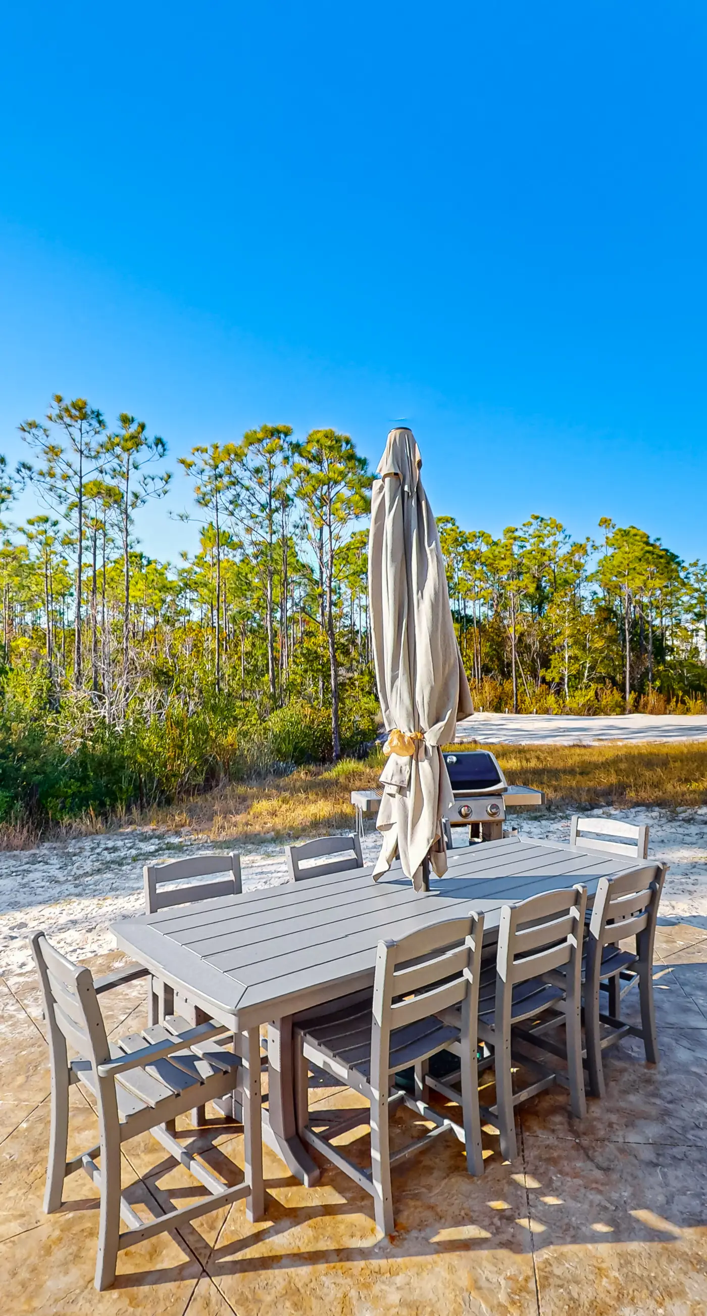 Upscale beachside dog-friendly home near the beach with grill, washer,dryer & AC