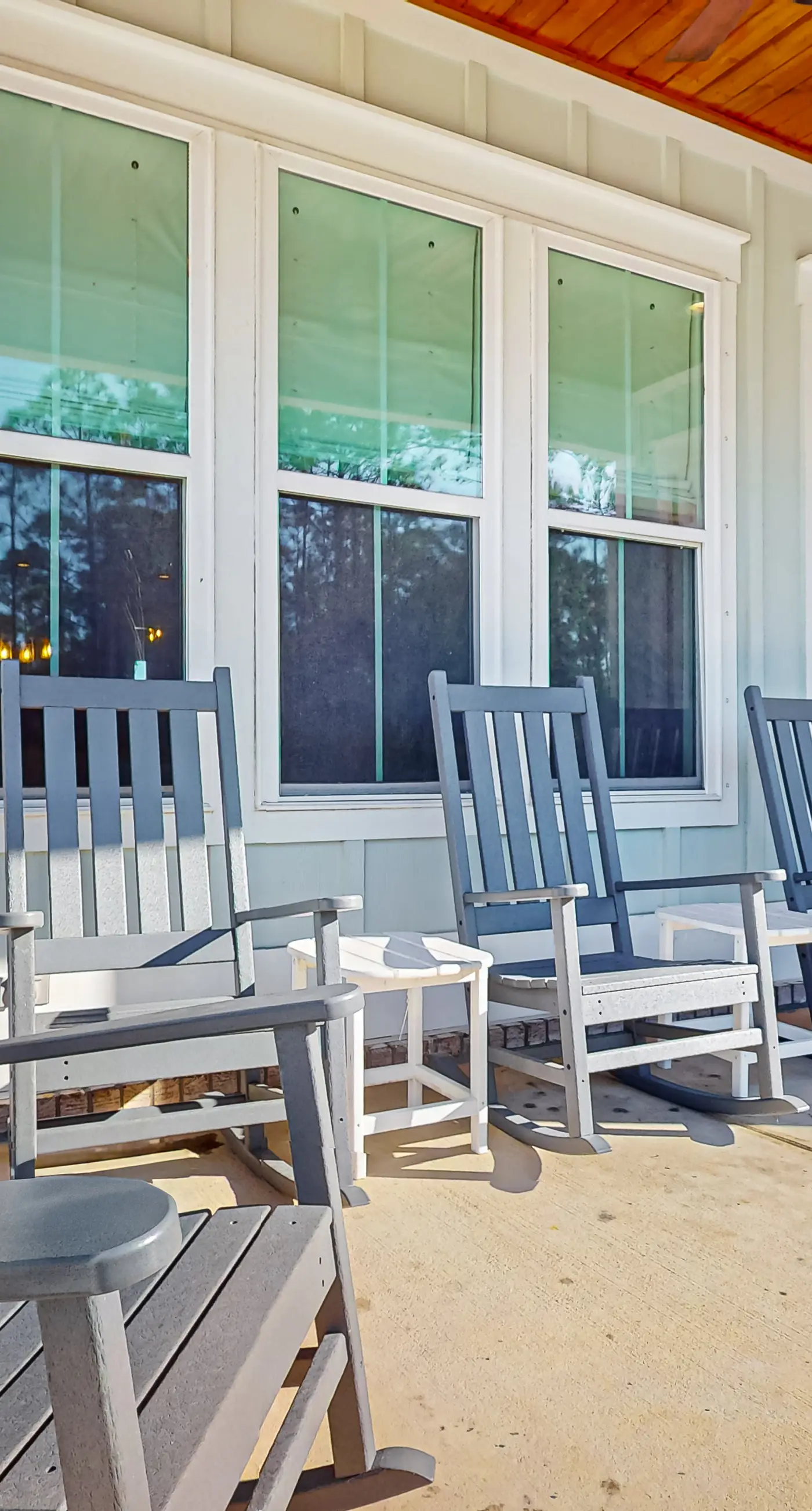 Upscale beachside dog-friendly home near the beach with grill, washer,dryer & AC