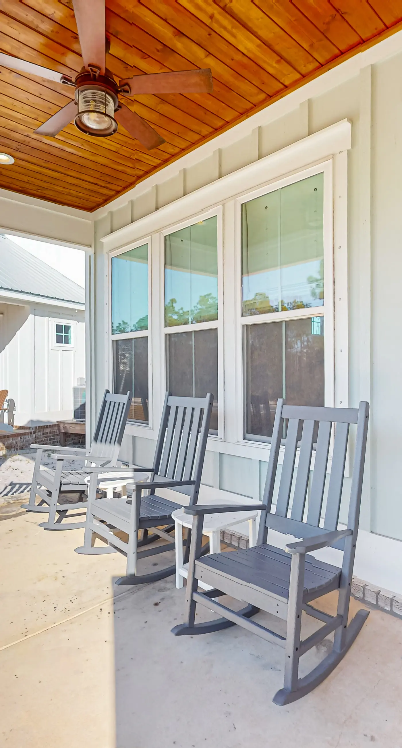 Upscale beachside dog-friendly home near the beach with grill, washer,dryer & AC