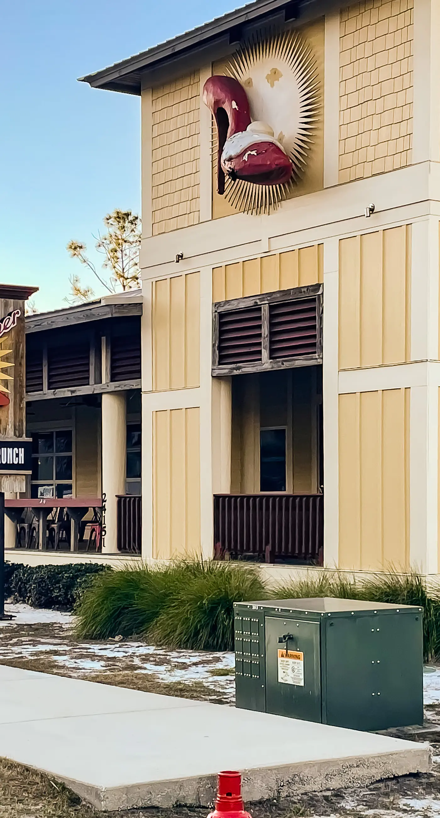 Upscale beachside dog-friendly home near the beach with grill, washer,dryer & AC