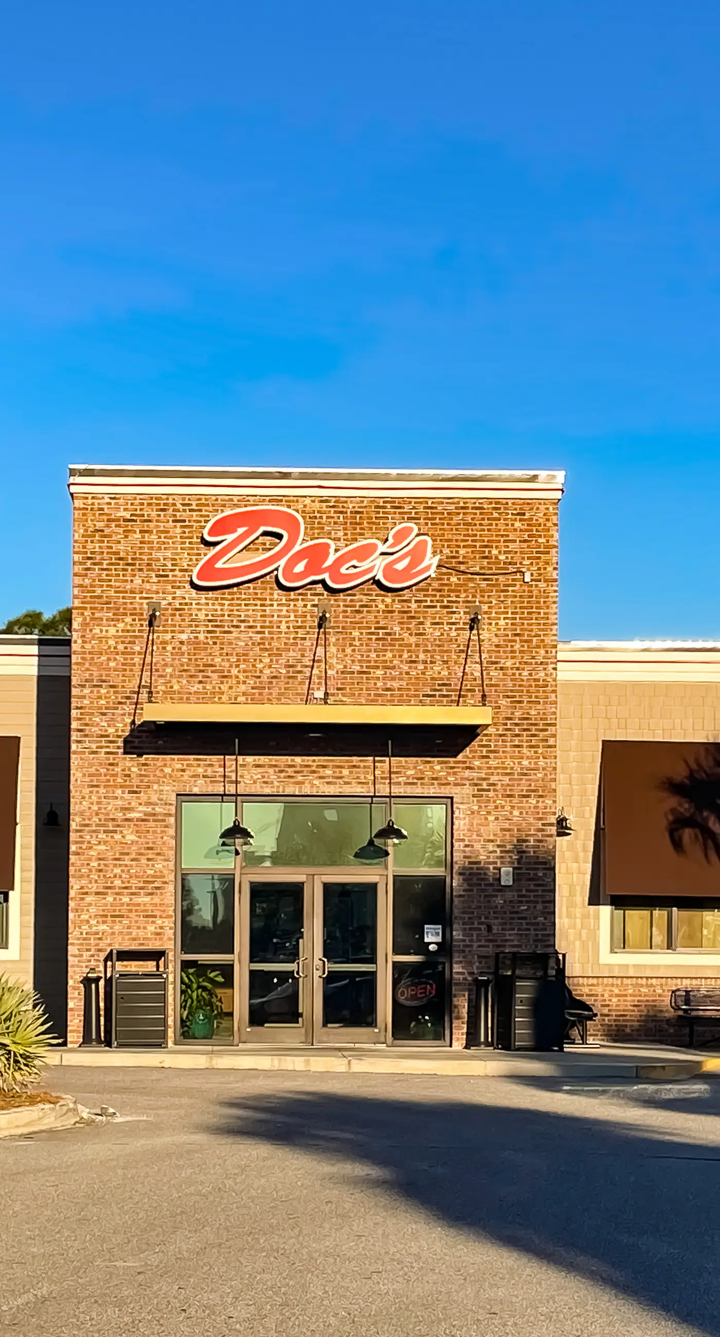 Upscale beachside dog-friendly home near the beach with grill, washer,dryer & AC