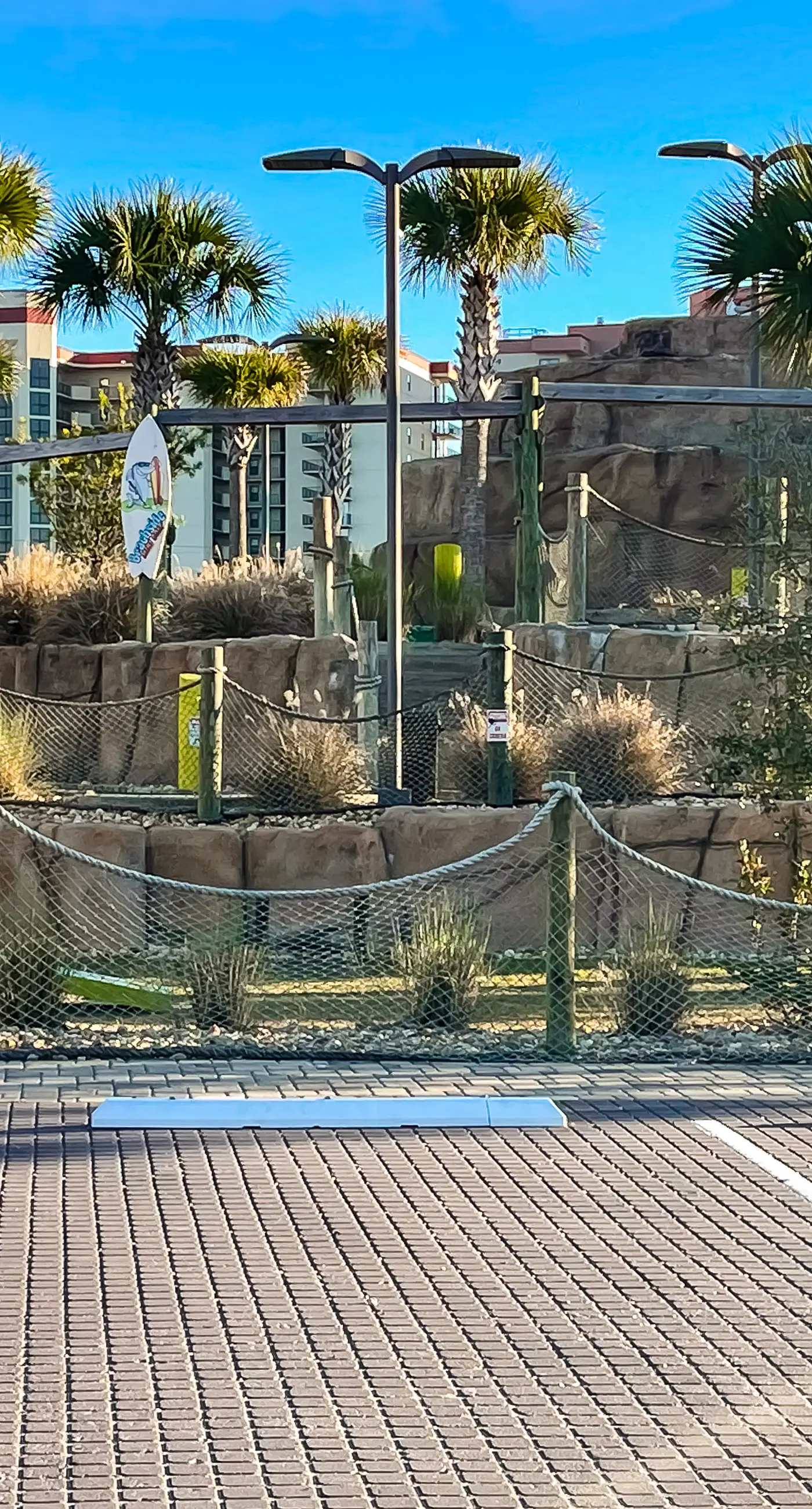 Upscale beachside dog-friendly home near the beach with grill, washer,dryer & AC