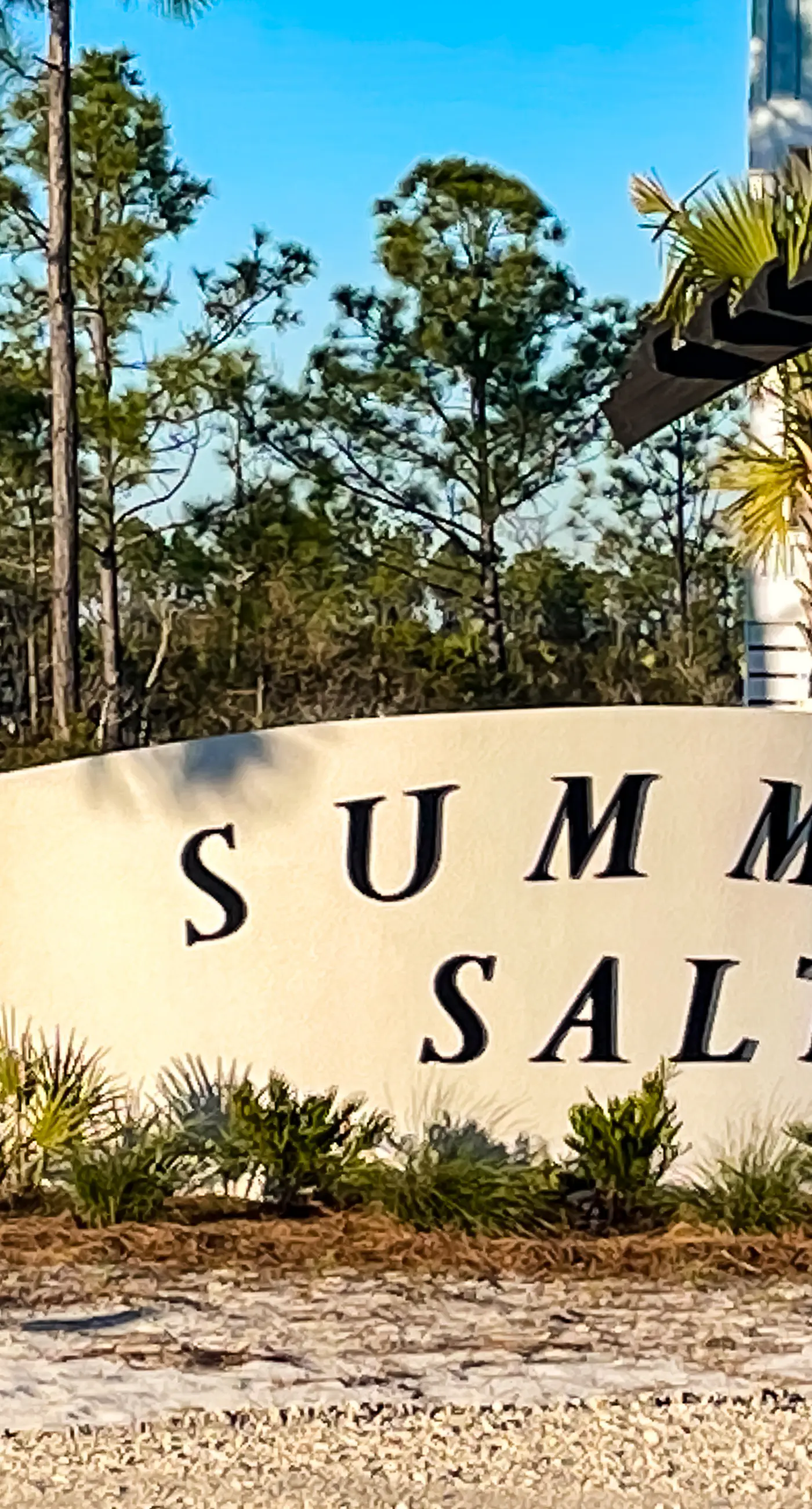 Upscale beachside dog-friendly home near the beach with grill, washer,dryer & AC