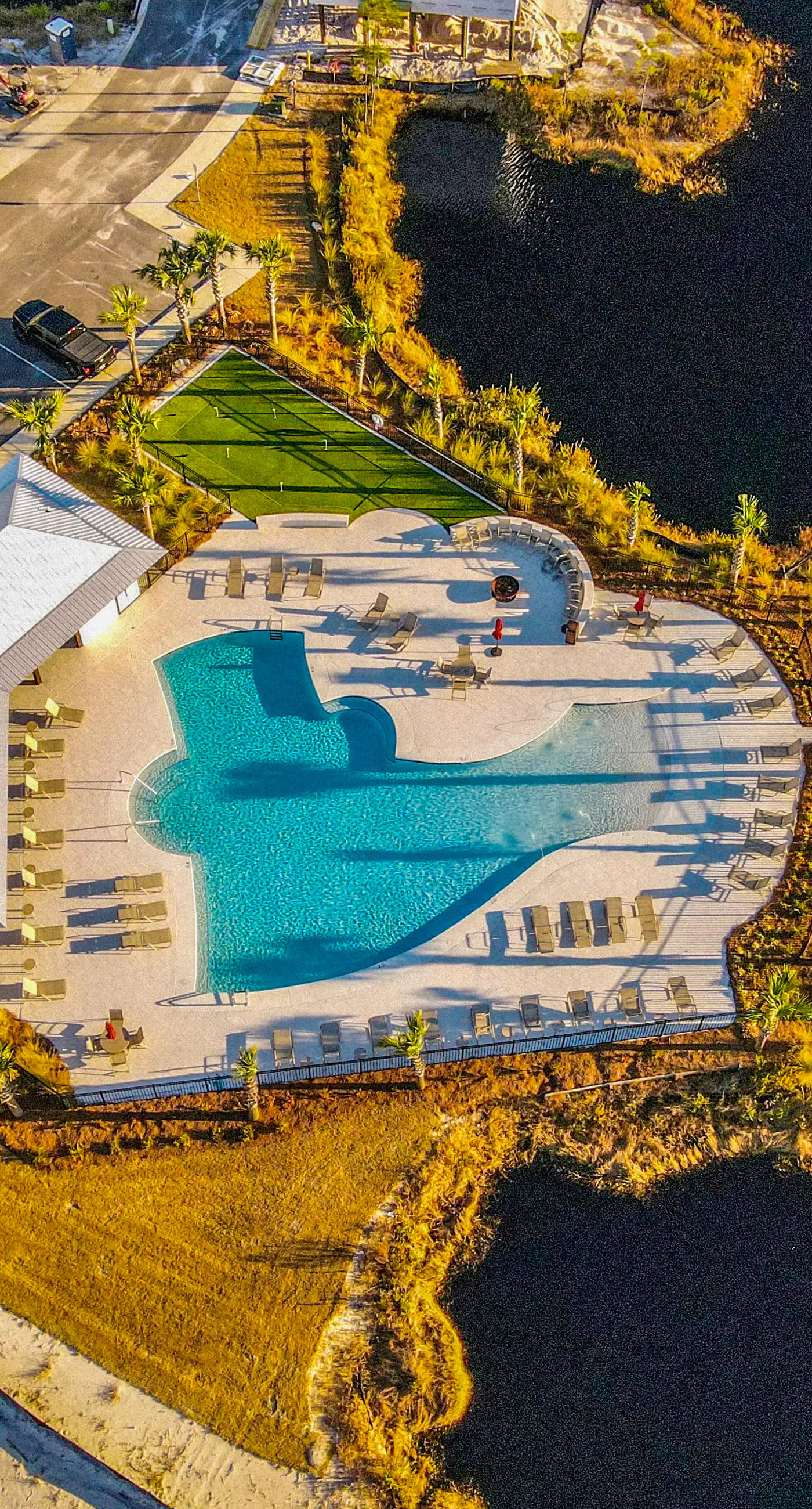 Upscale beachside dog-friendly home near the beach with grill, washer,dryer & AC