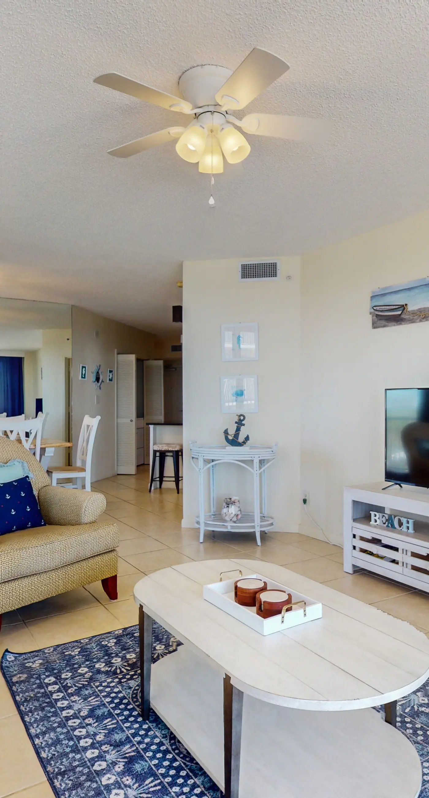 Beachfront 10th-floor condo with balcony, pools, hot tub, gym, WiFi, & AC