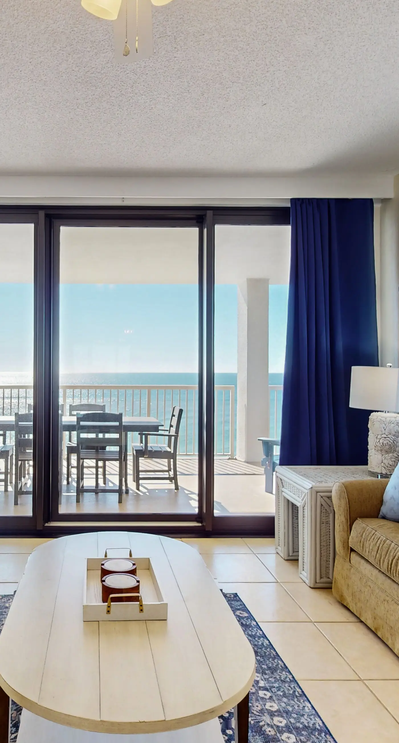 Beachfront 10th-floor condo with balcony, pools, hot tub, gym, WiFi, & AC