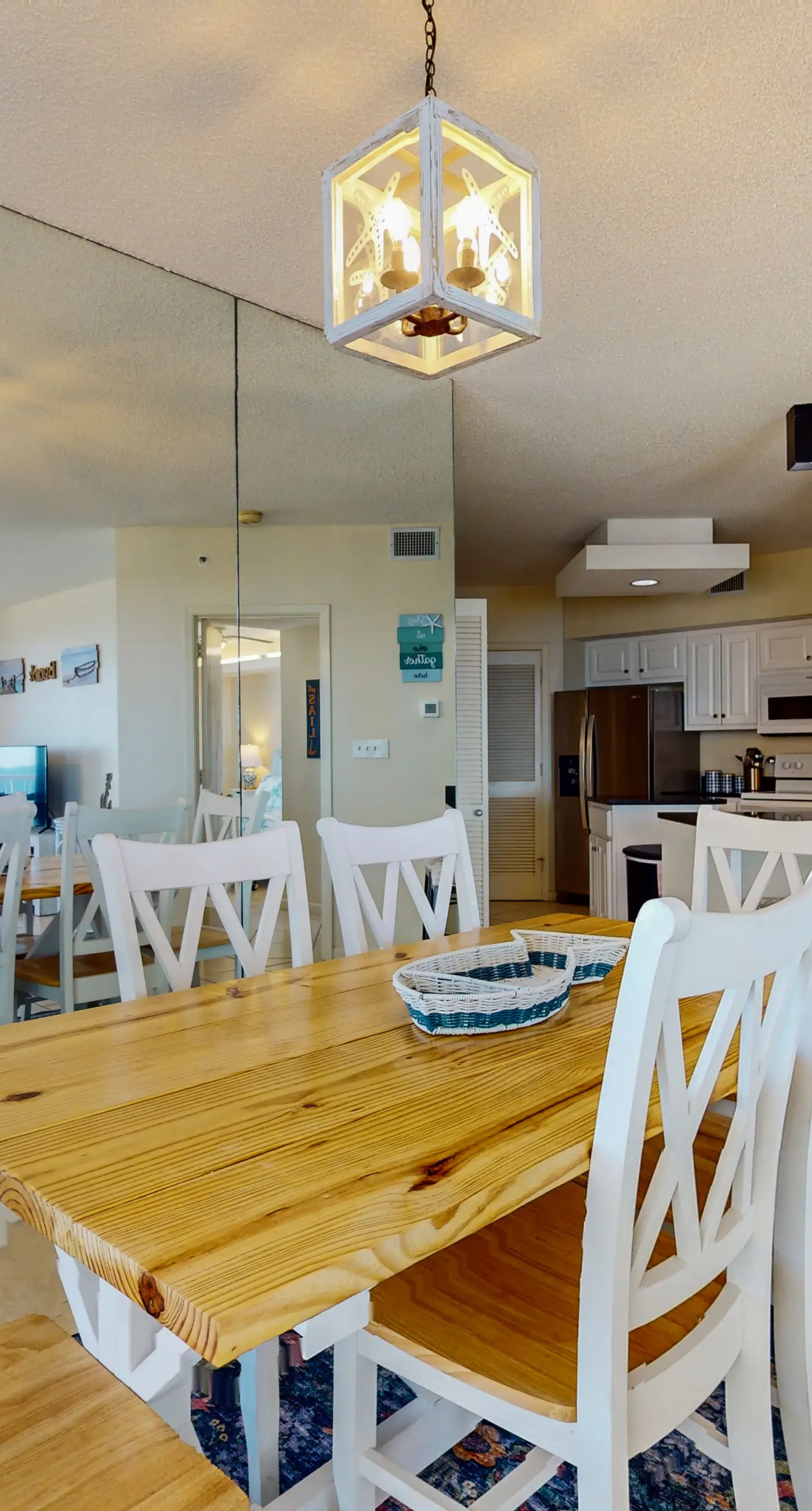 Beachfront 10th-floor condo with balcony, pools, hot tub, gym, WiFi, & AC