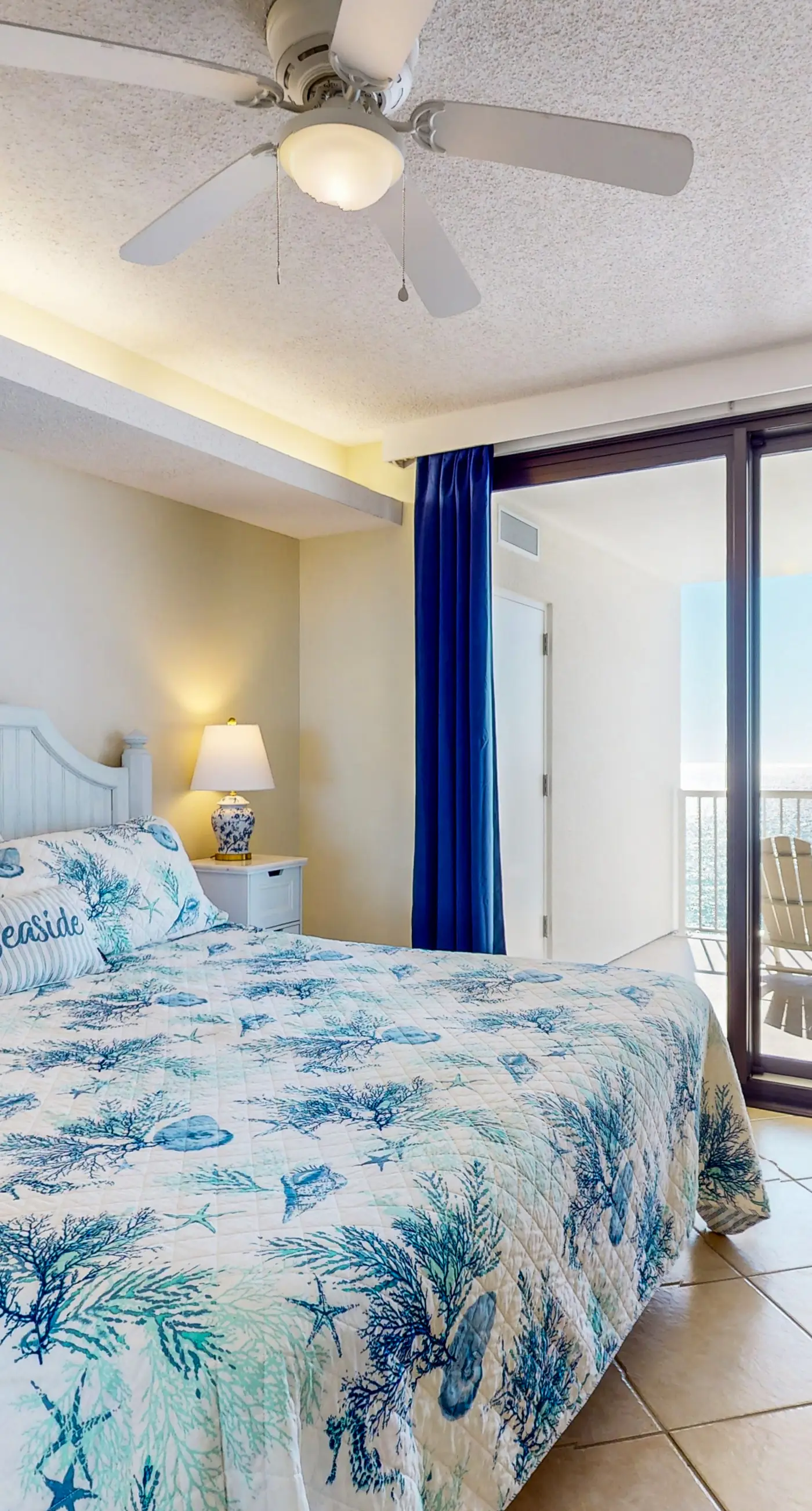 Beachfront 10th-floor condo with balcony, pools, hot tub, gym, WiFi, & AC