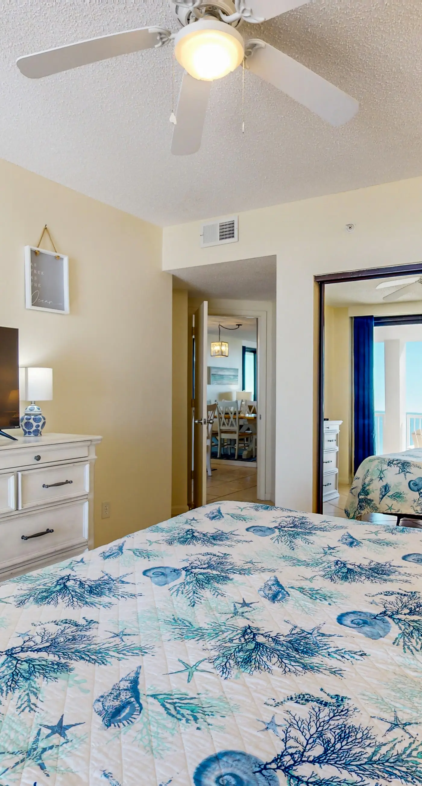 Beachfront 10th-floor condo with balcony, pools, hot tub, gym, WiFi, & AC