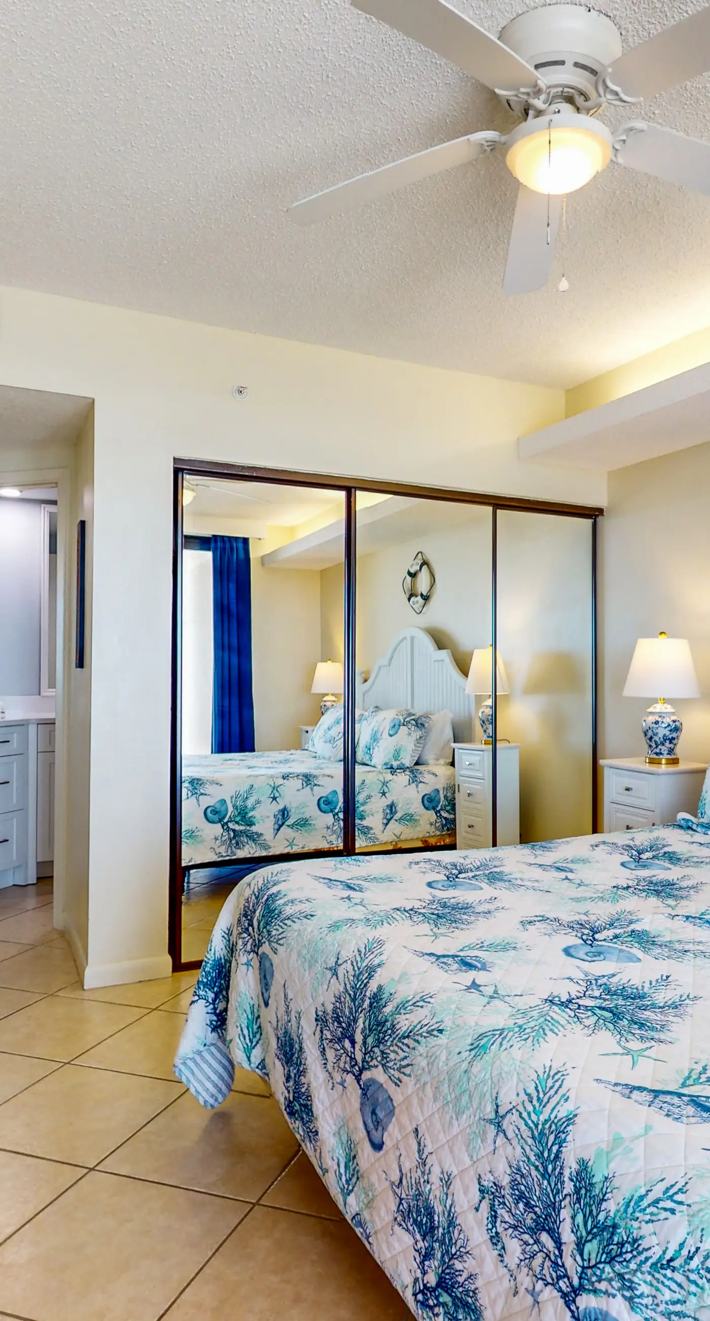 Beachfront 10th-floor condo with balcony, pools, hot tub, gym, WiFi, & AC