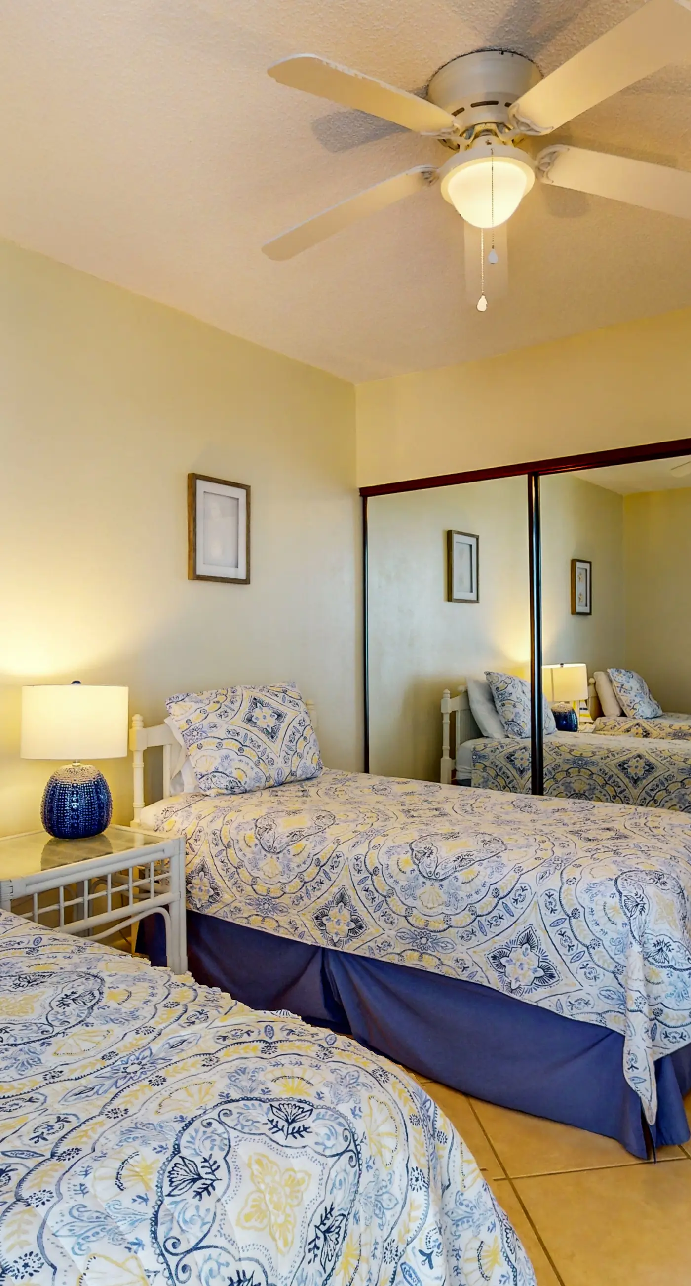 Beachfront 10th-floor condo with balcony, pools, hot tub, gym, WiFi, & AC