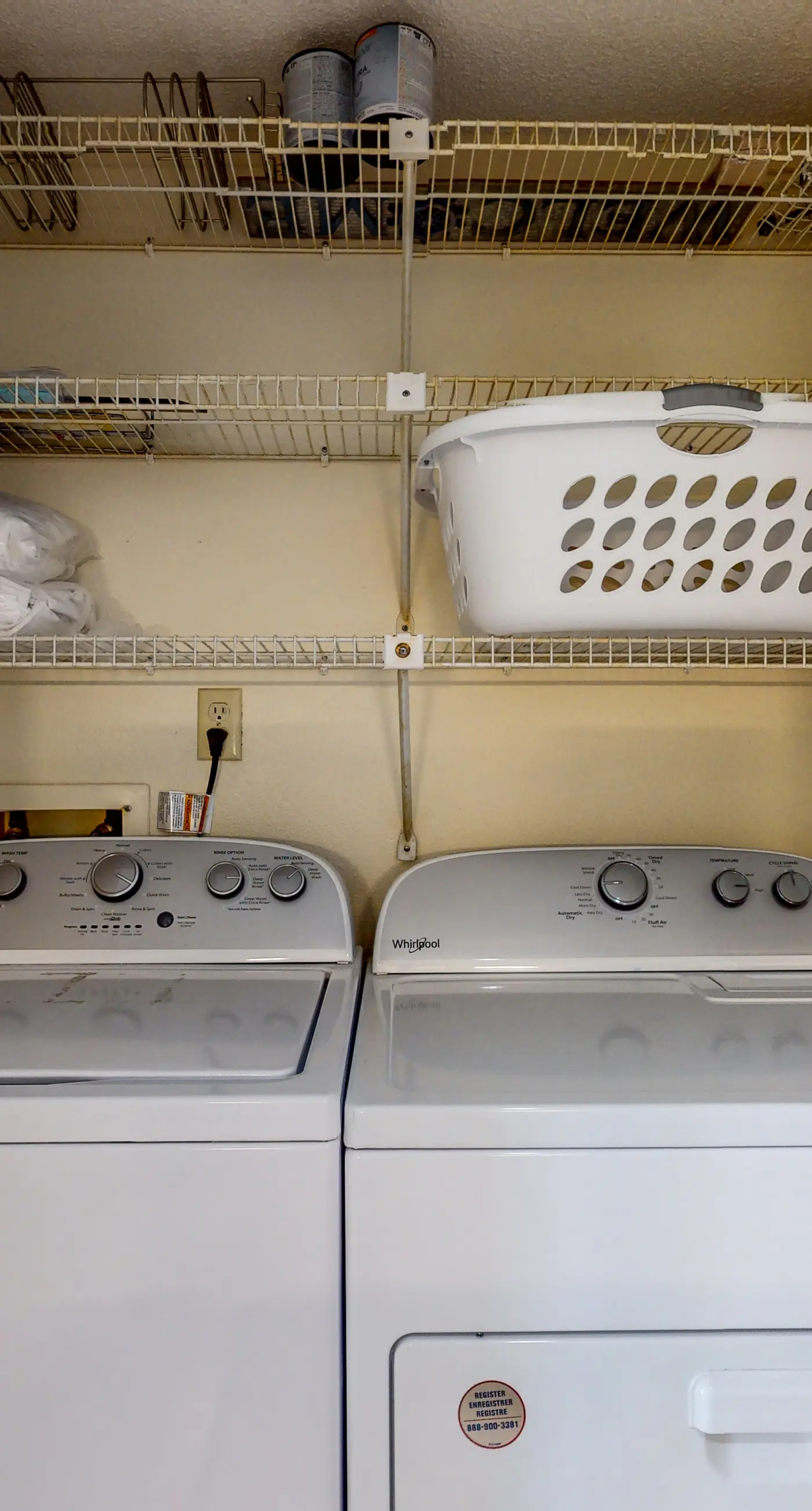 Beachfront 10th-floor condo with balcony, pools, hot tub, gym, WiFi, & AC