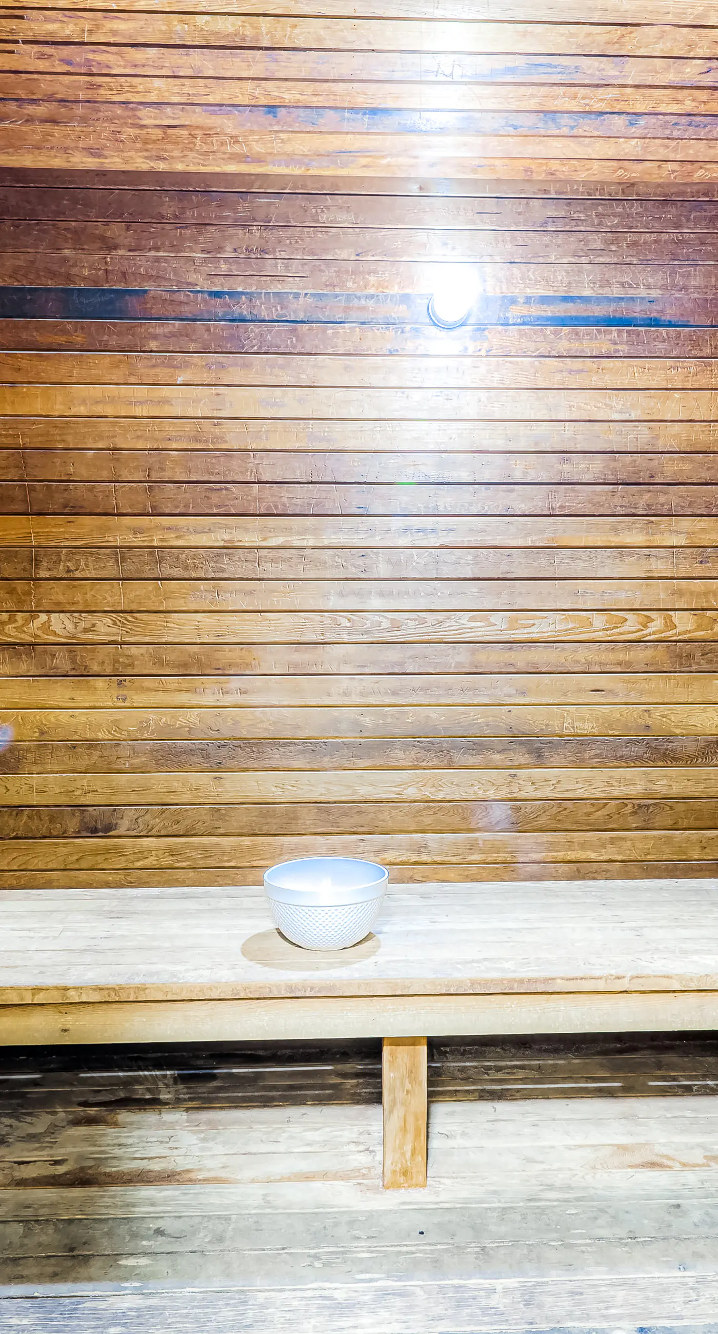 Beachfront 10th-floor condo with balcony, pools, hot tub, gym, WiFi, & AC