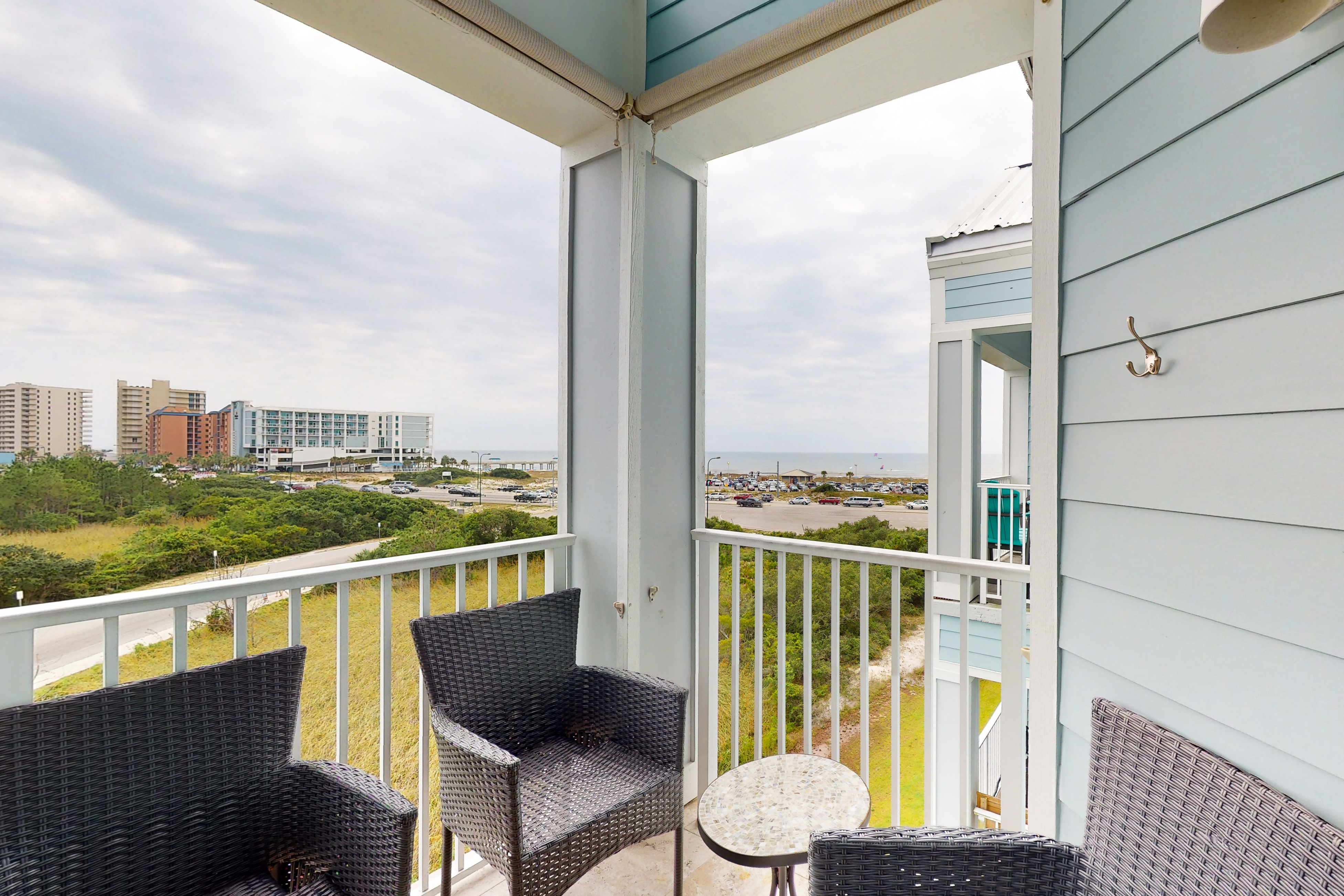 Gulf view condo with pool, balcony, easy beach access & washer/dryer