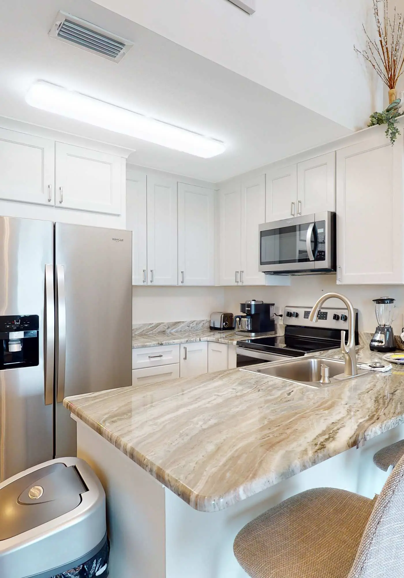Gulf view condo with pool, balcony, easy beach access & washer/dryer