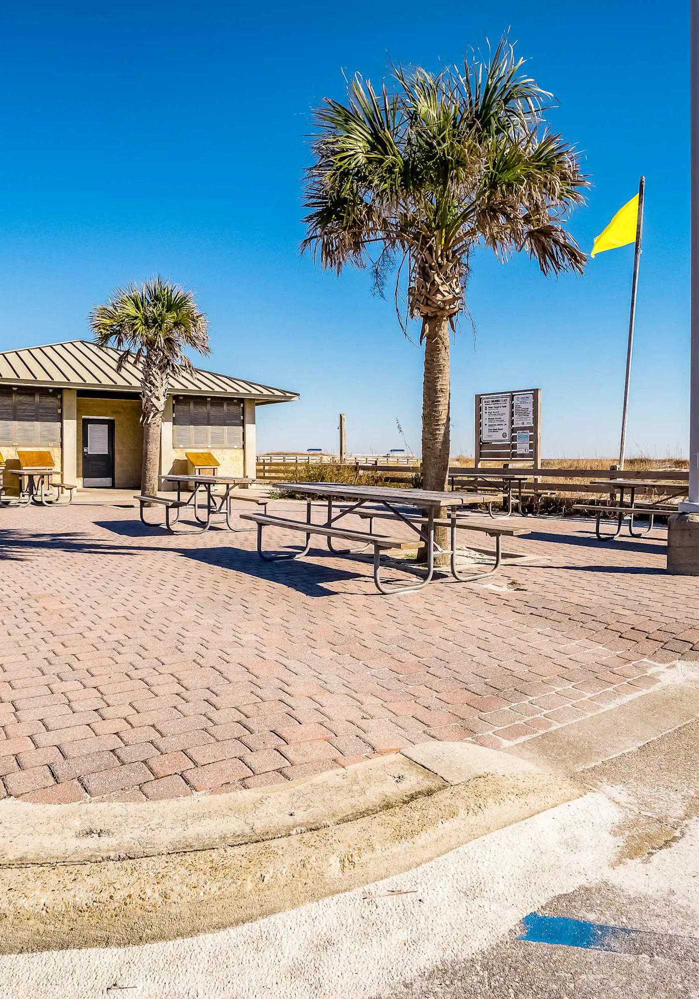 Gulf view condo with pool, balcony, easy beach access & washer/dryer