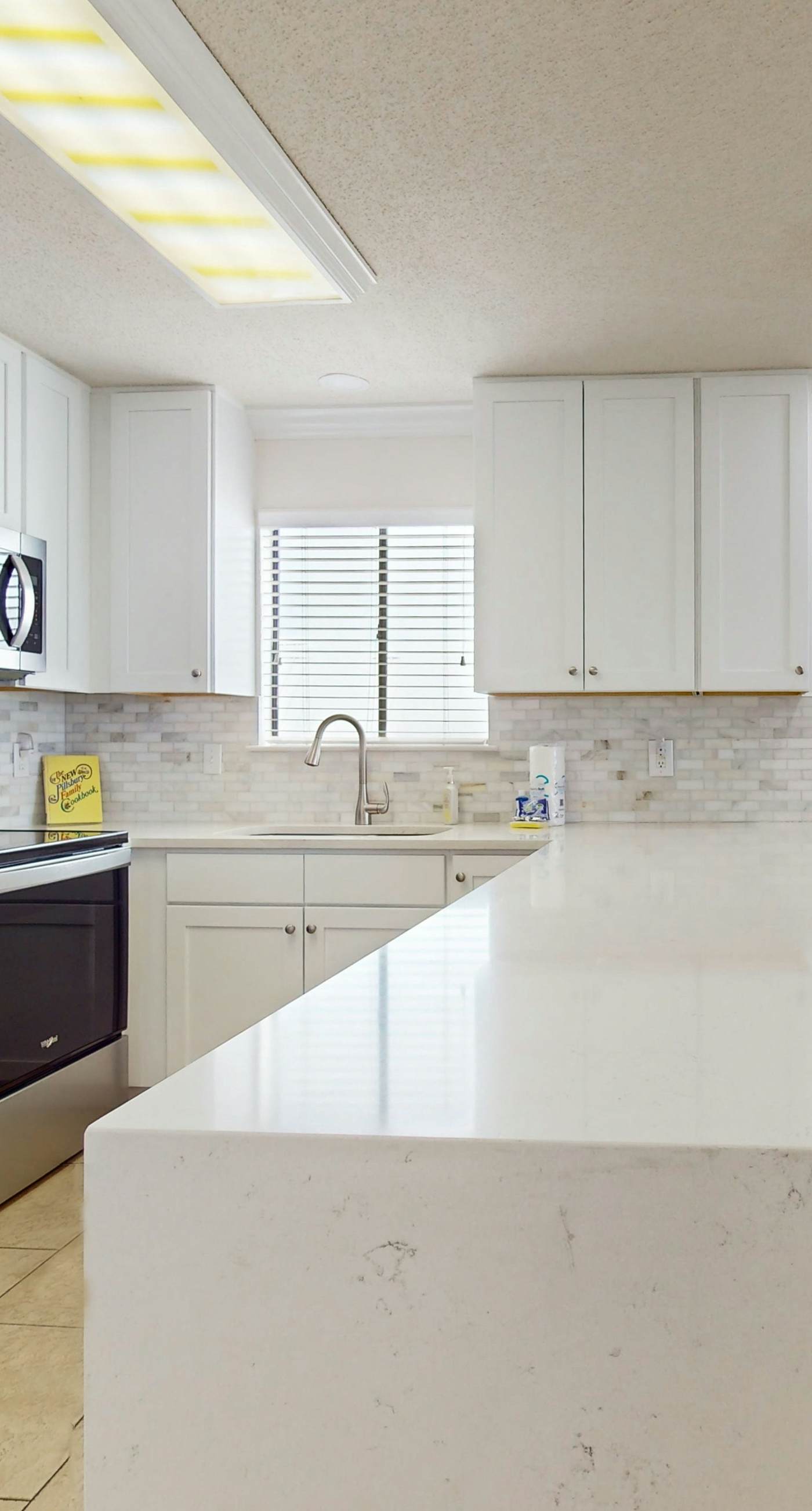 Water-view condo on Ole River with 3 pools, washer,dryer & AC