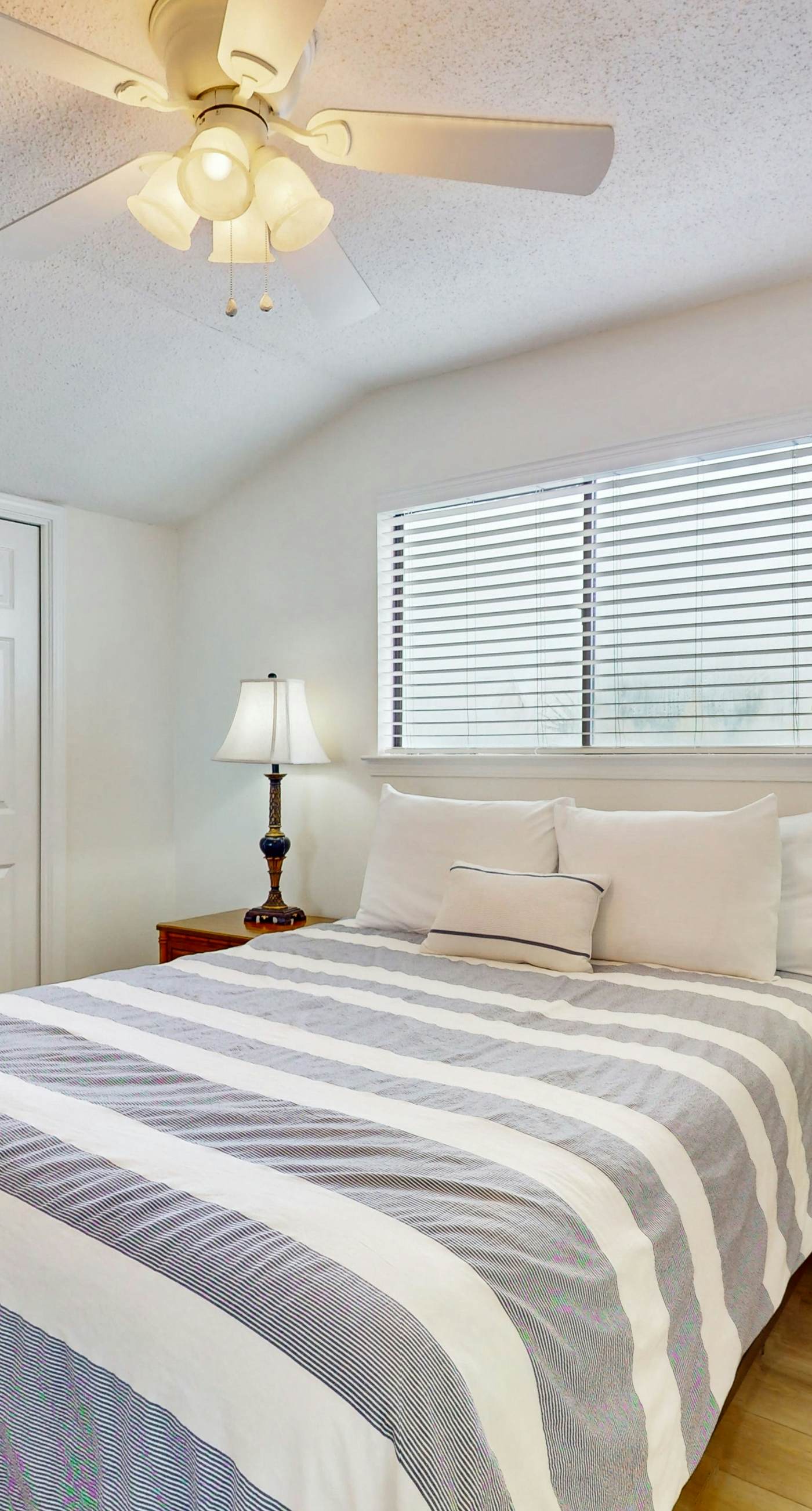 Water-view condo on Ole River with 3 pools, washer,dryer & AC