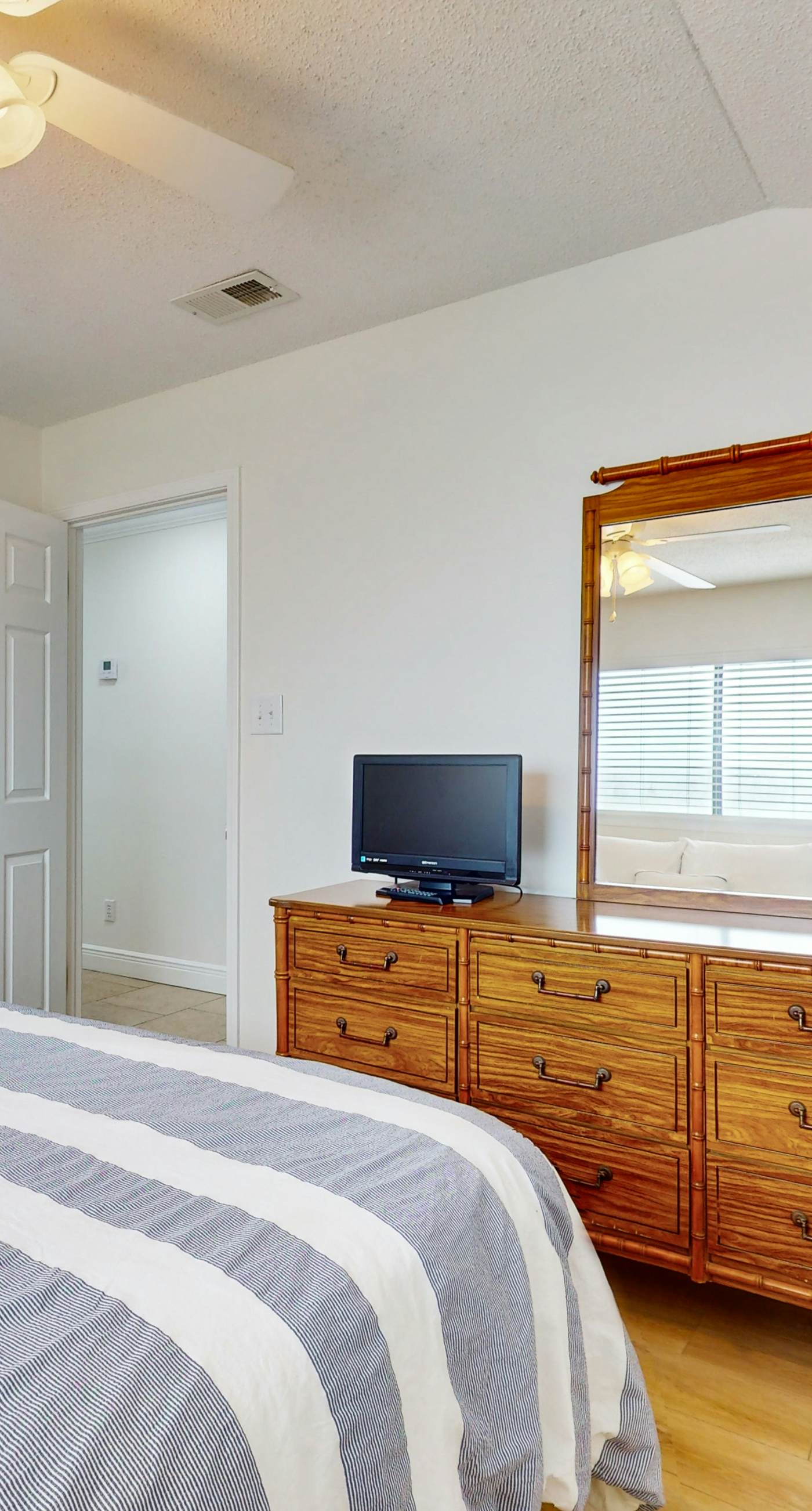 Water-view condo on Ole River with 3 pools, washer,dryer & AC