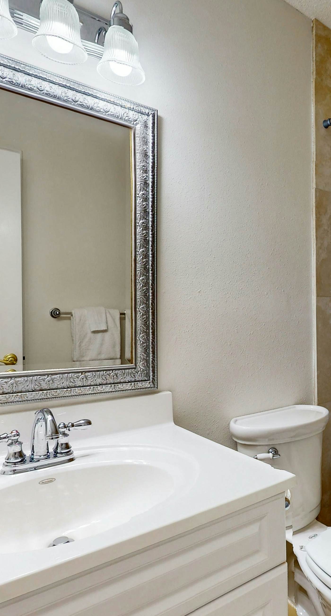 Water-view condo on Ole River with 3 pools, washer,dryer & AC