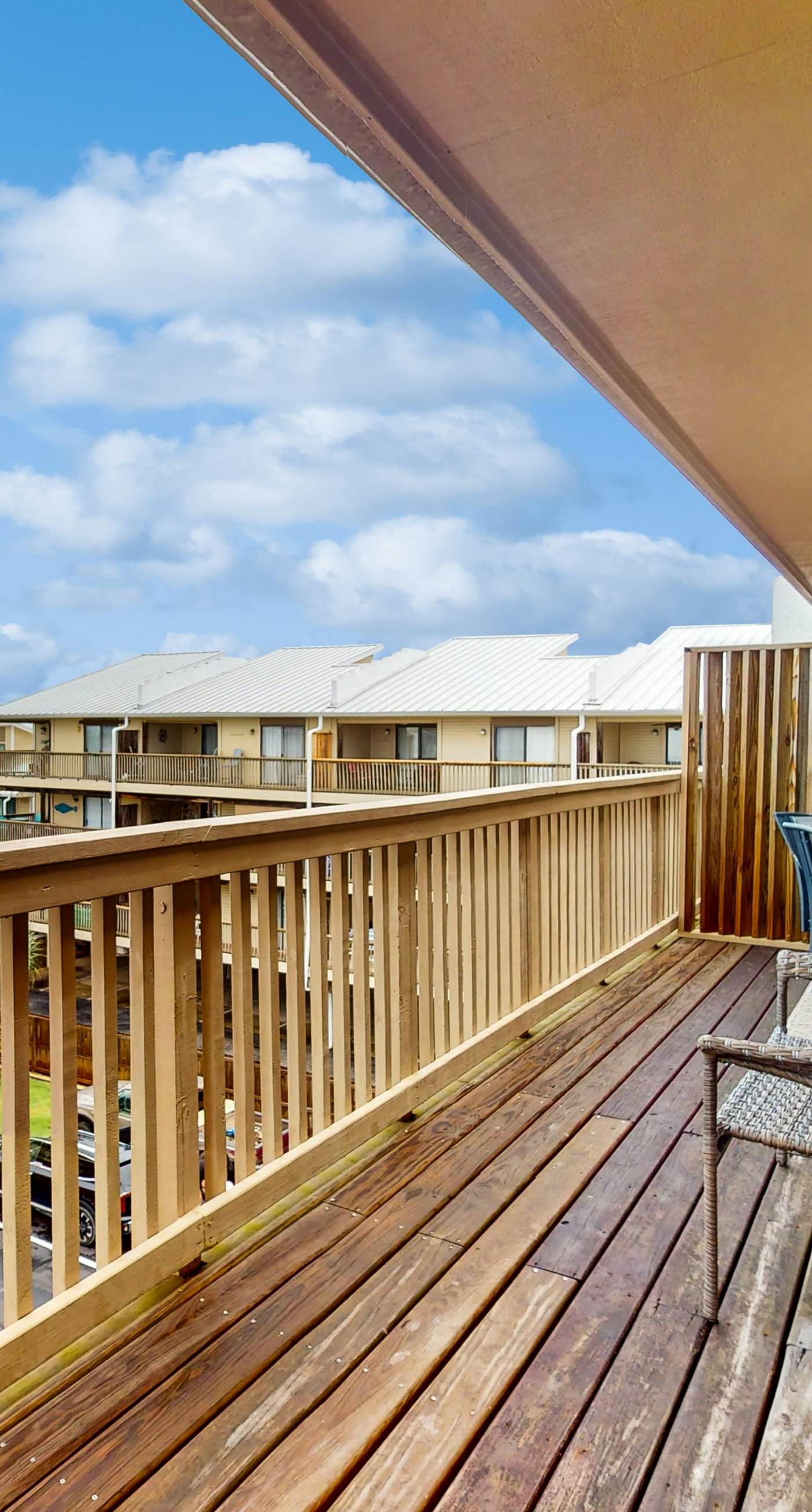 Water-view condo on Ole River with 3 pools, washer,dryer & AC