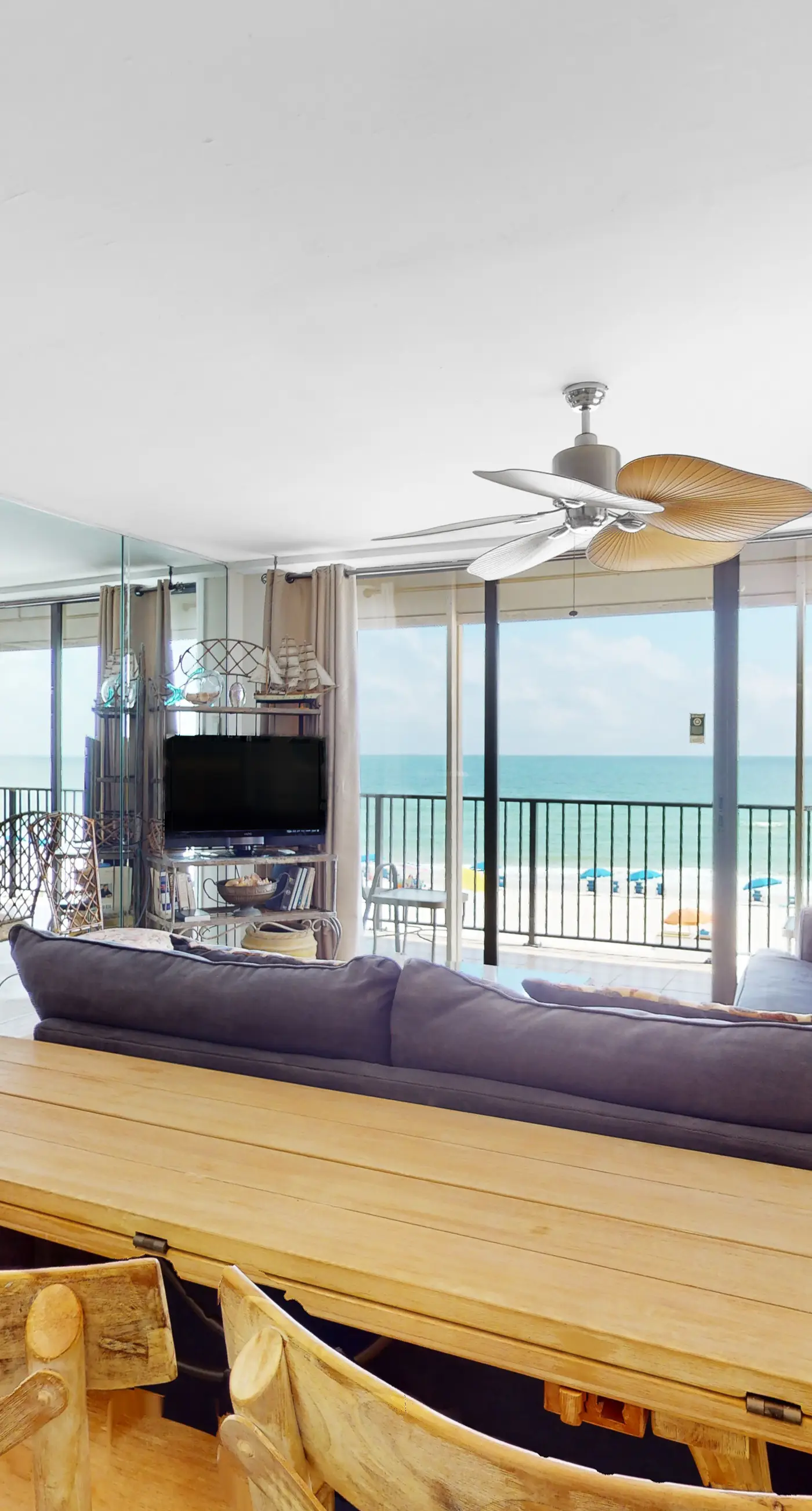 Gulf front condo with pool and beach access - breath taking balcony views