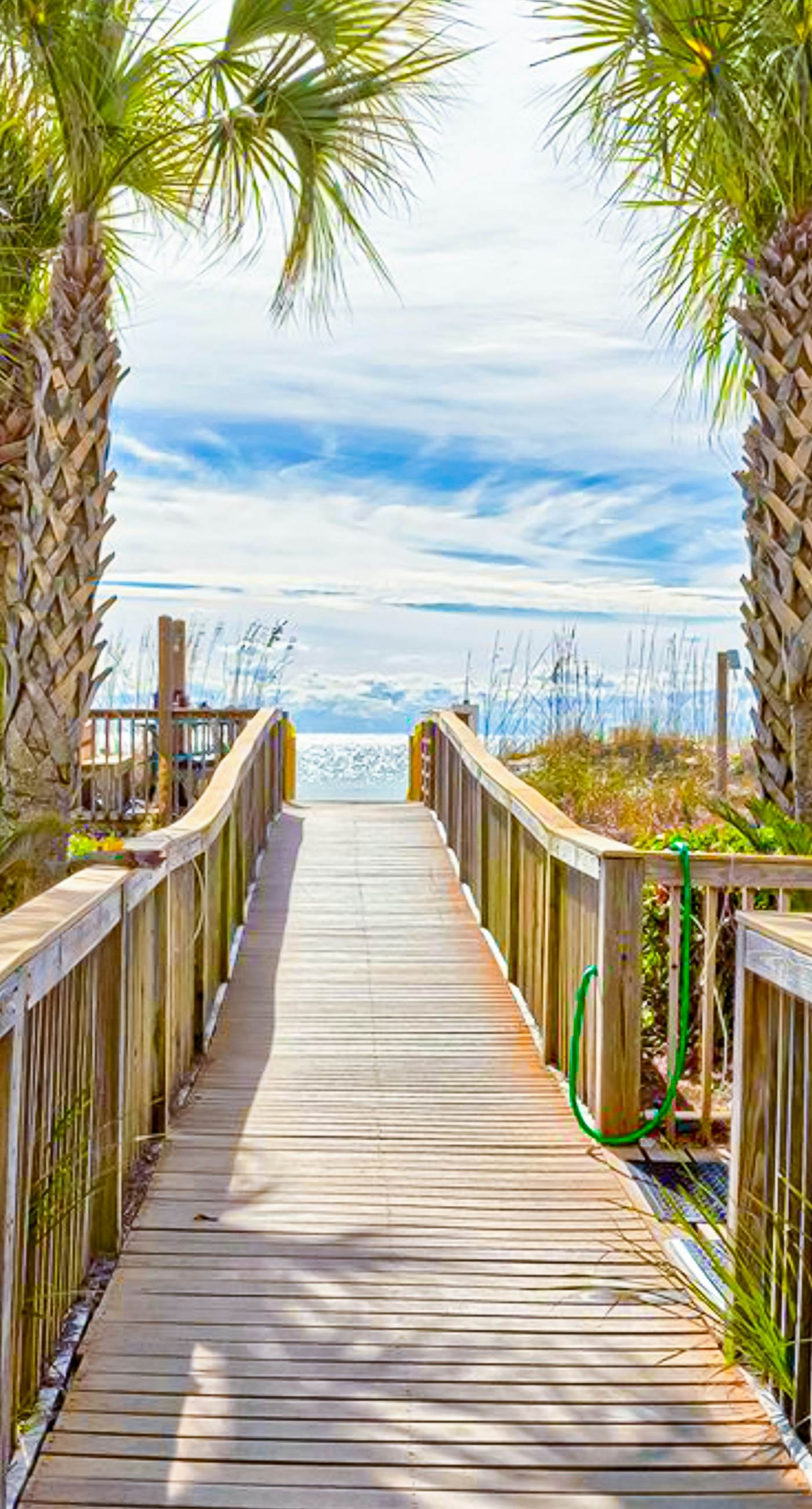 Gulf-front, 6th-floor condo with pools, hot tubs, sauna, gym & beach access