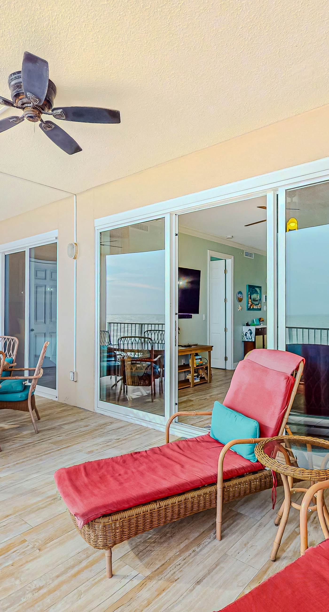 Gulf-front, 6th-floor condo with pools, hot tubs, sauna, gym & beach access