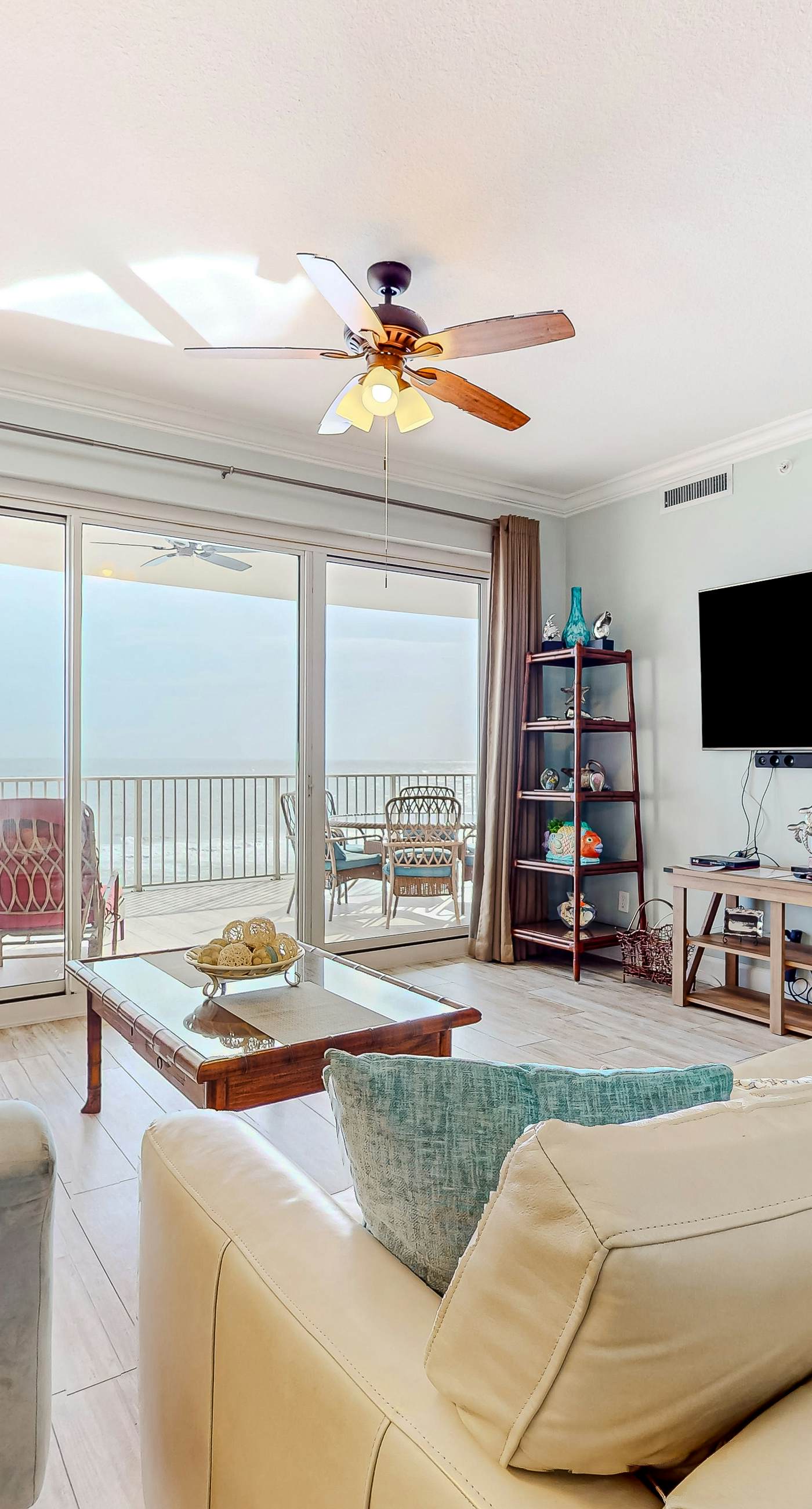 Gulf-front, 6th-floor condo with pools, hot tubs, sauna, gym & beach access