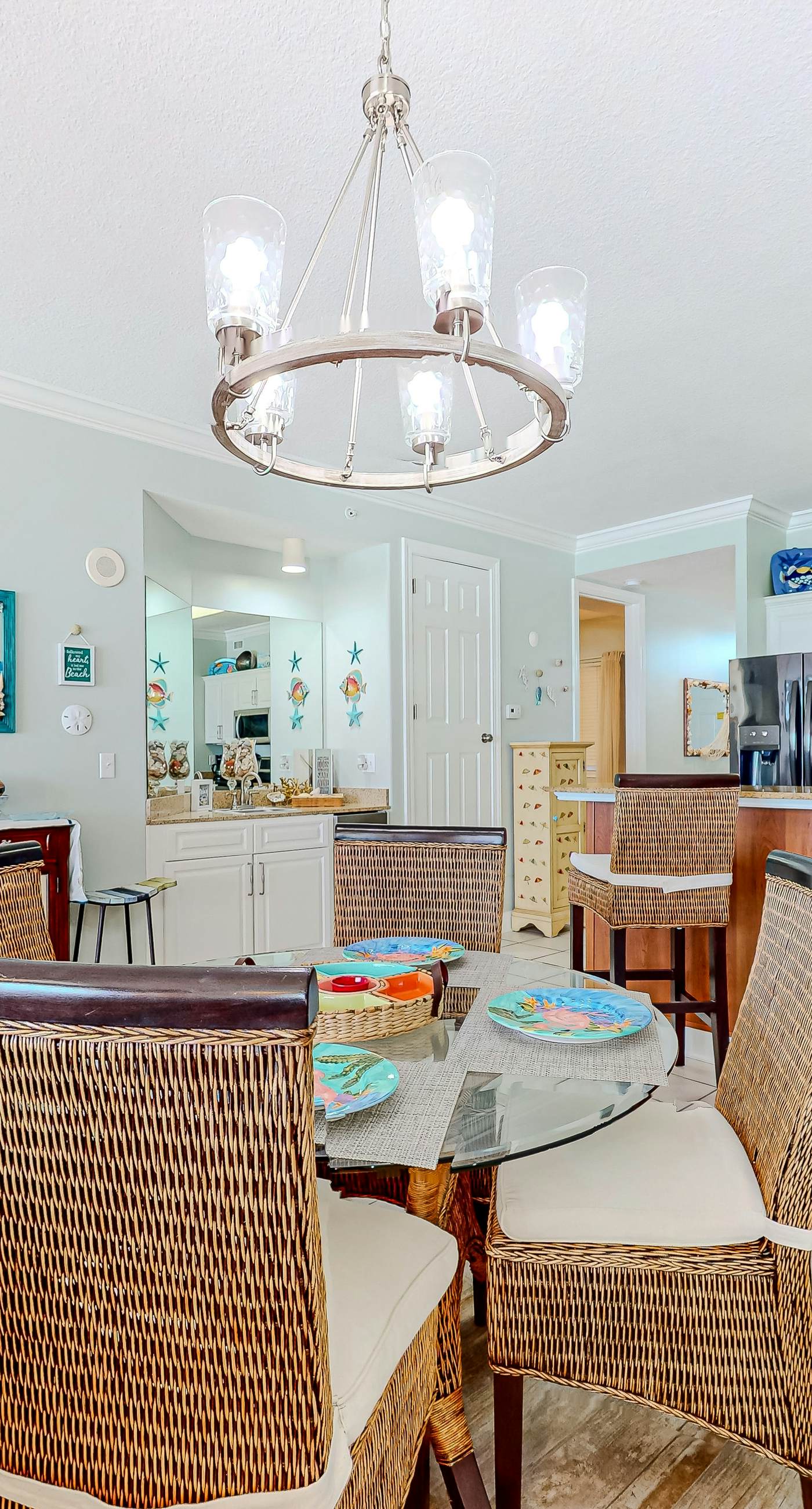 Gulf-front, 6th-floor condo with pools, hot tubs, sauna, gym & beach access