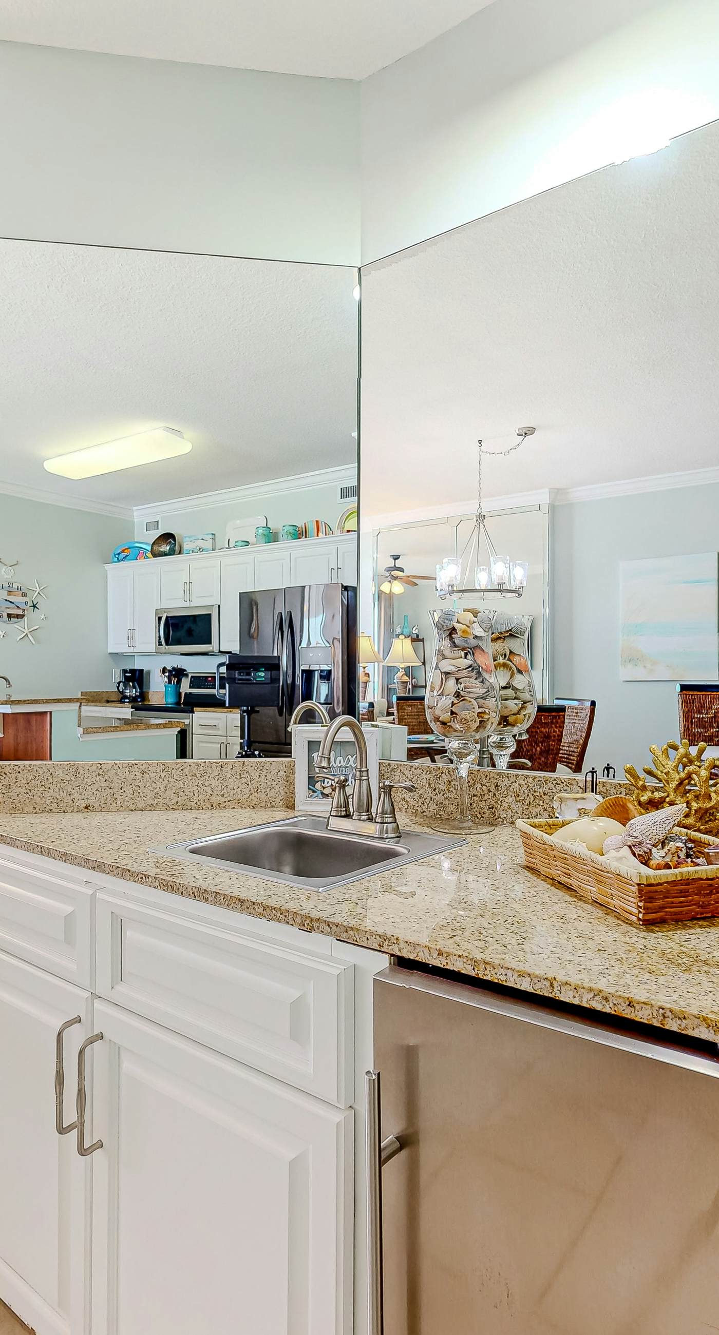 Gulf-front, 6th-floor condo with pools, hot tubs, sauna, gym & beach access