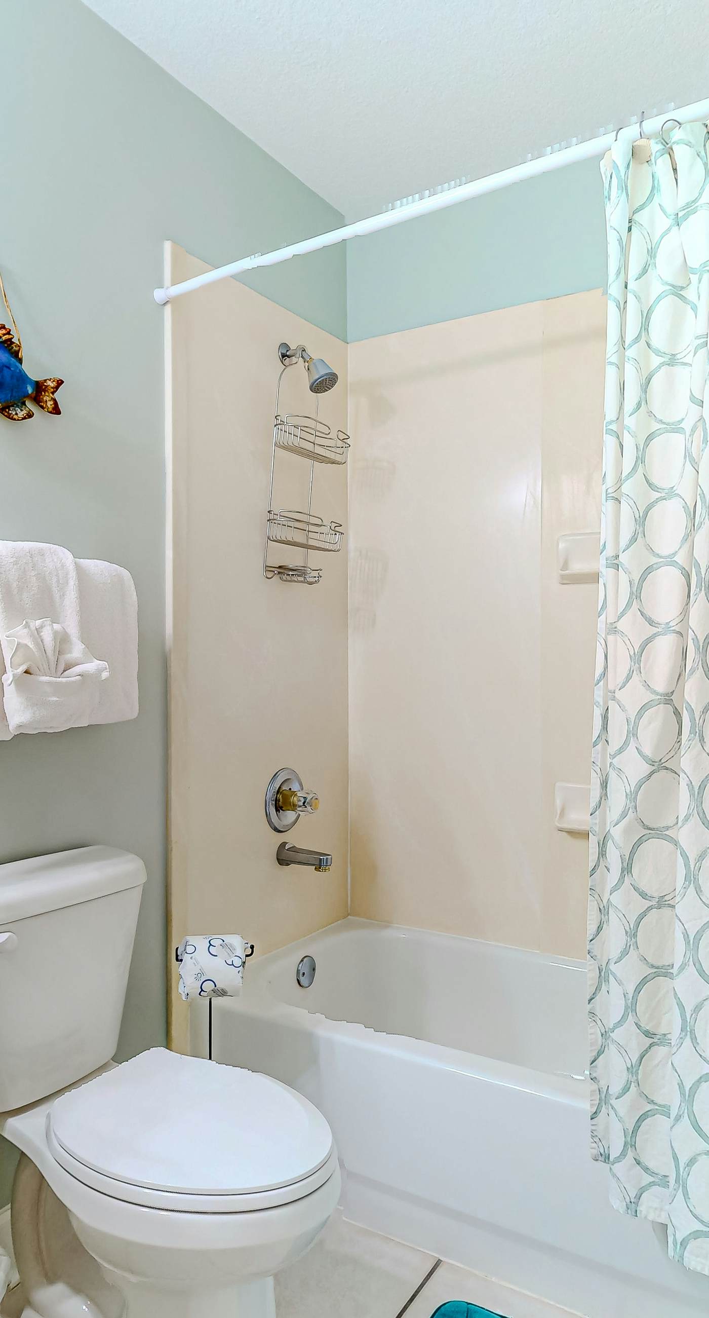 Gulf-front, 6th-floor condo with pools, hot tubs, sauna, gym & beach access