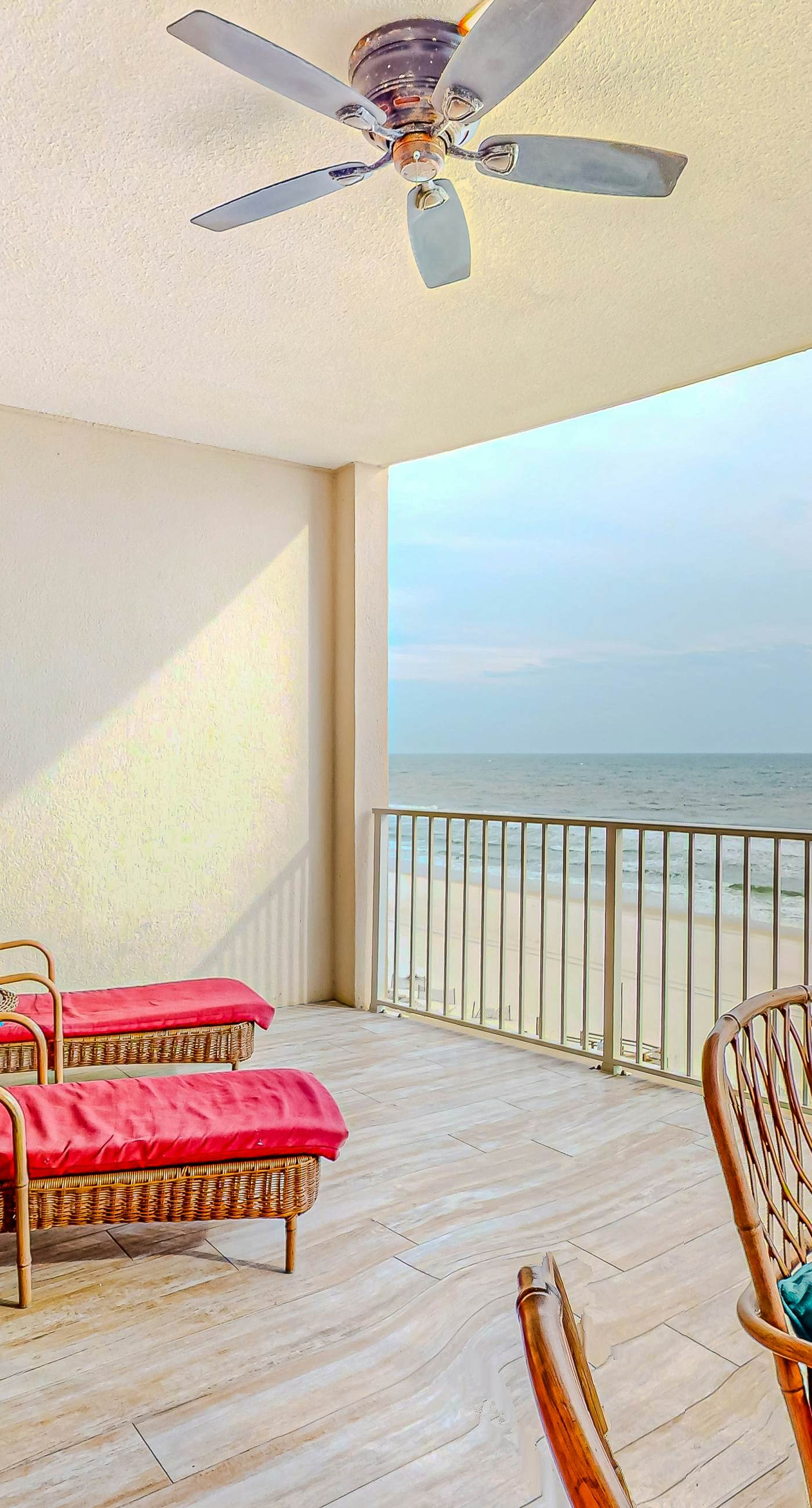 Gulf-front, 6th-floor condo with pools, hot tubs, sauna, gym & beach access