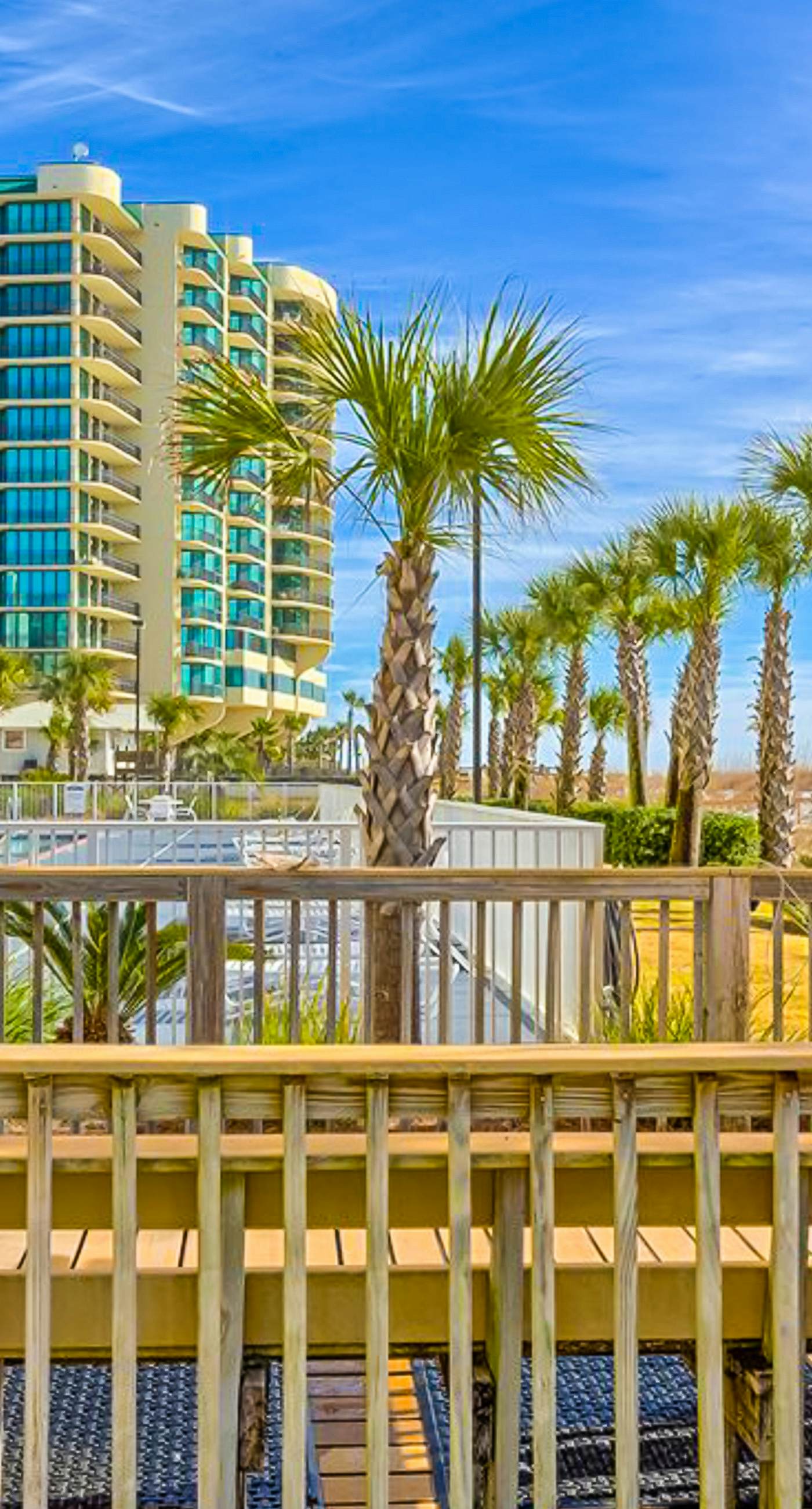 Gulf-front, 6th-floor condo with pools, hot tubs, sauna, gym & beach access