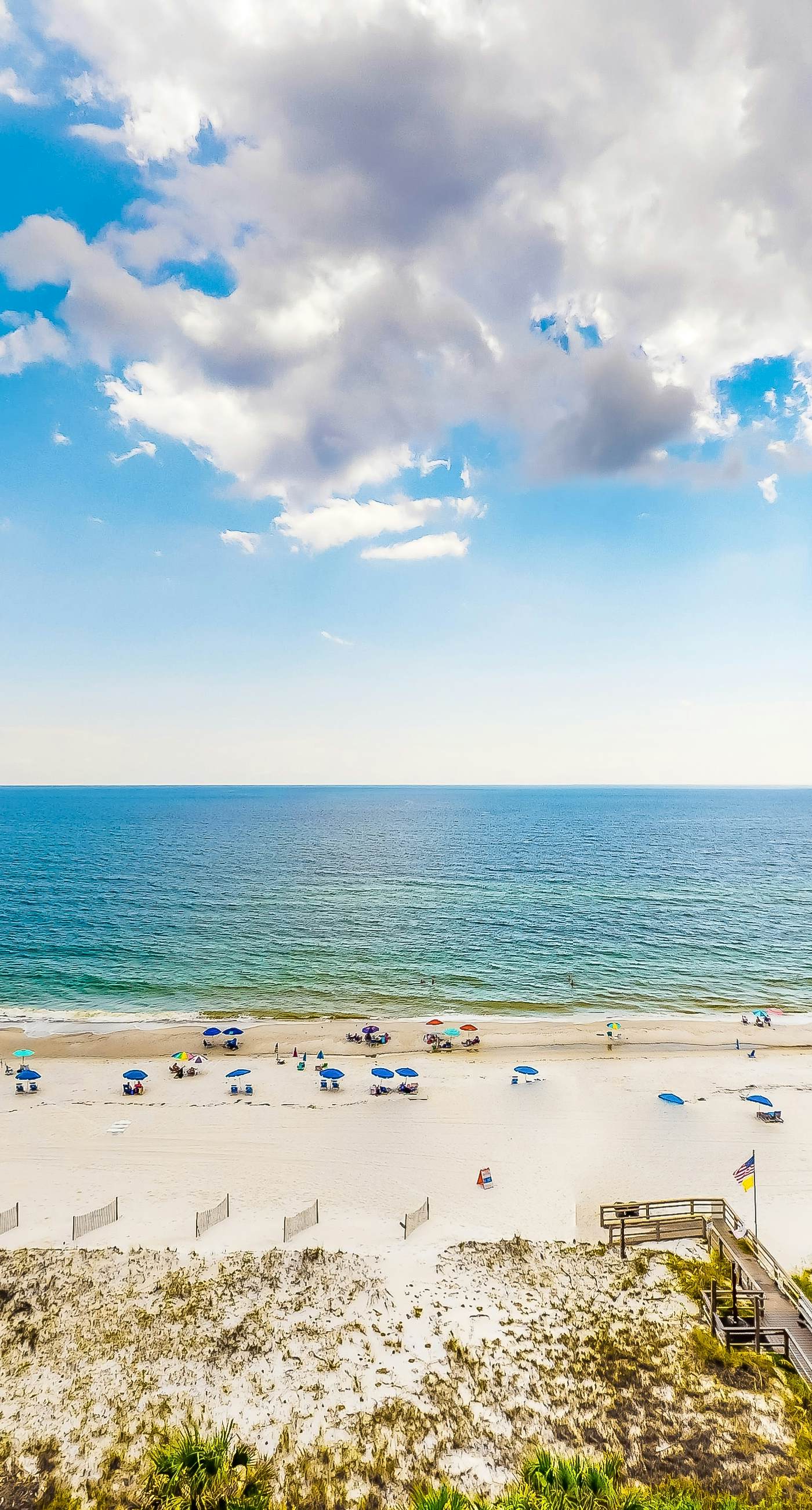 Gulf-front, 6th-floor condo with pools, hot tubs, sauna, gym & beach access