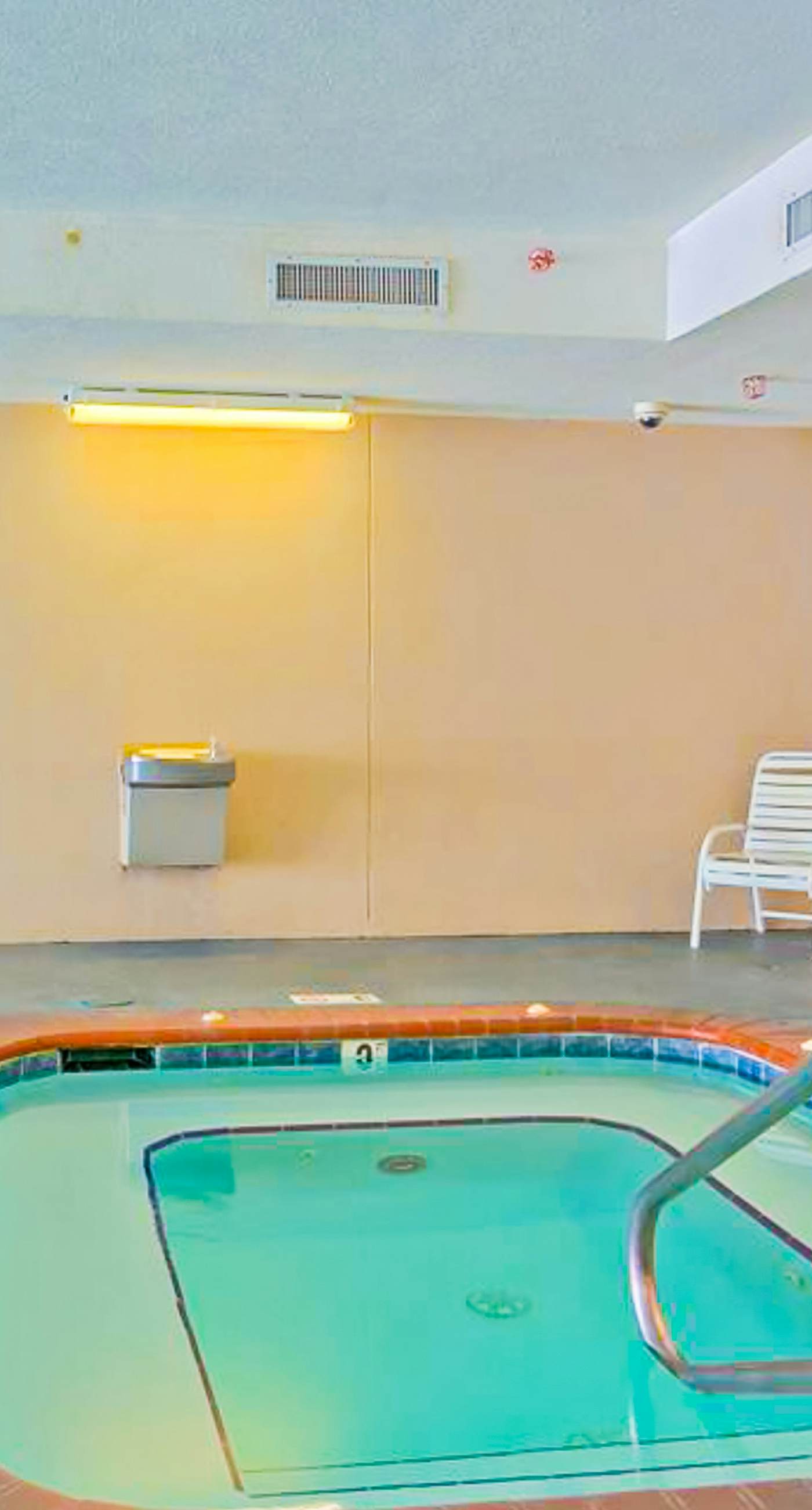 Gulf-front, 6th-floor condo with pools, hot tubs, sauna, gym & beach access