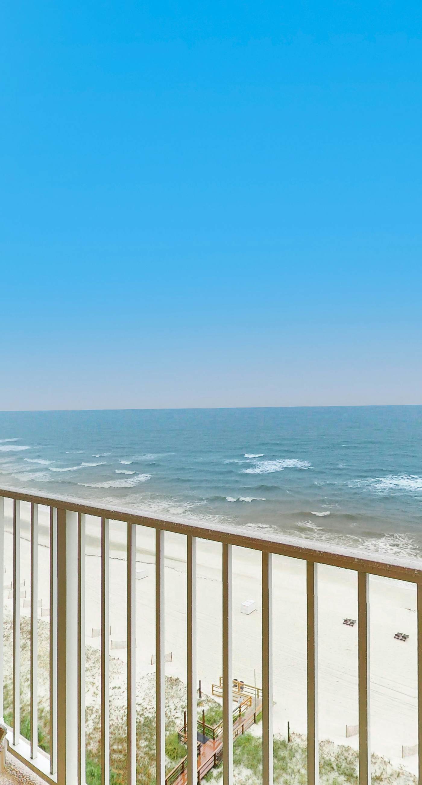 Gulf-front condo with pools, hot tubs, sauna, gym, central AC & washer/dryer