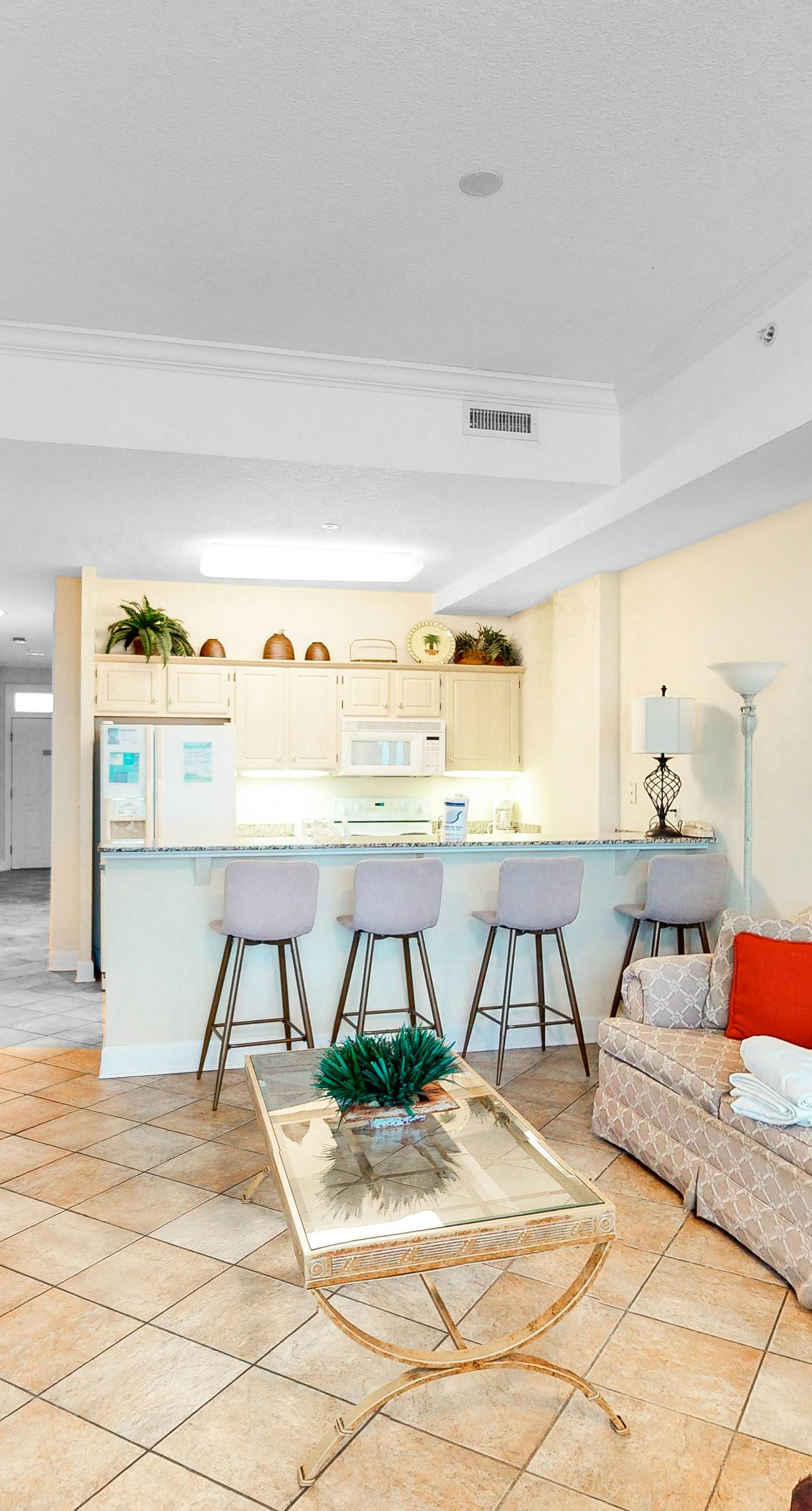 Gulf-front condo with pools, hot tubs, sauna, gym, central AC & washer/dryer