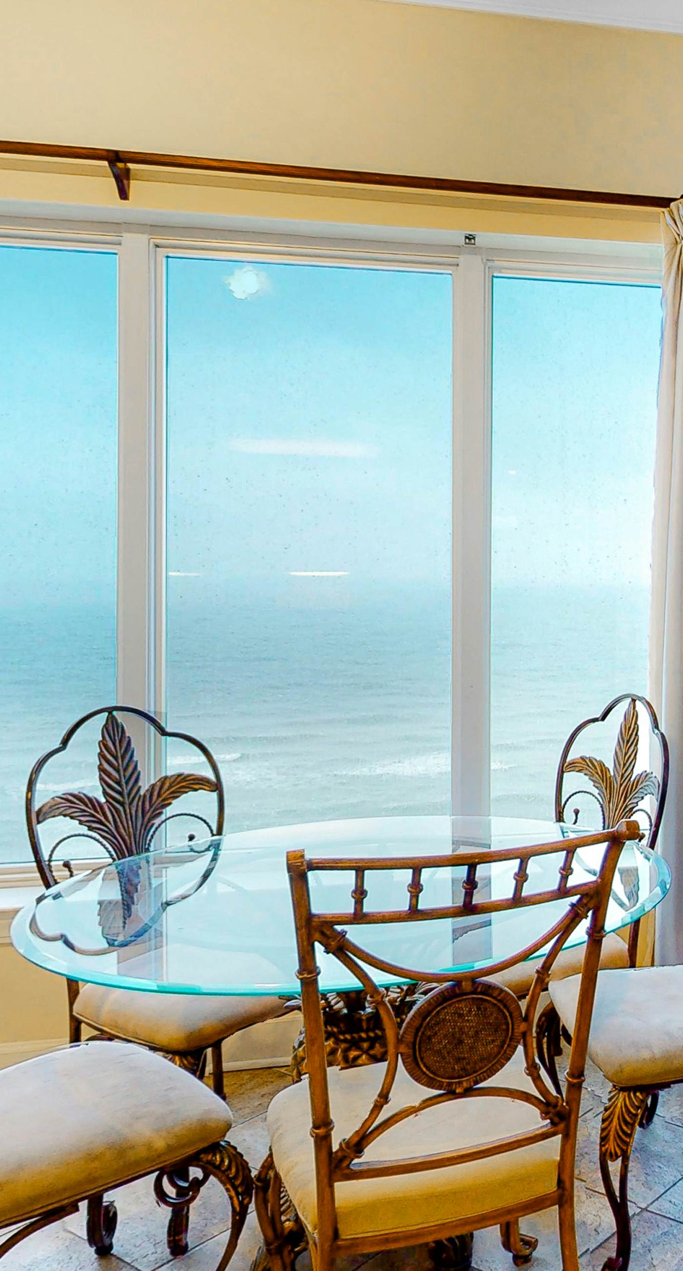 Gulf-front condo with pools, hot tubs, sauna, gym, central AC & washer/dryer