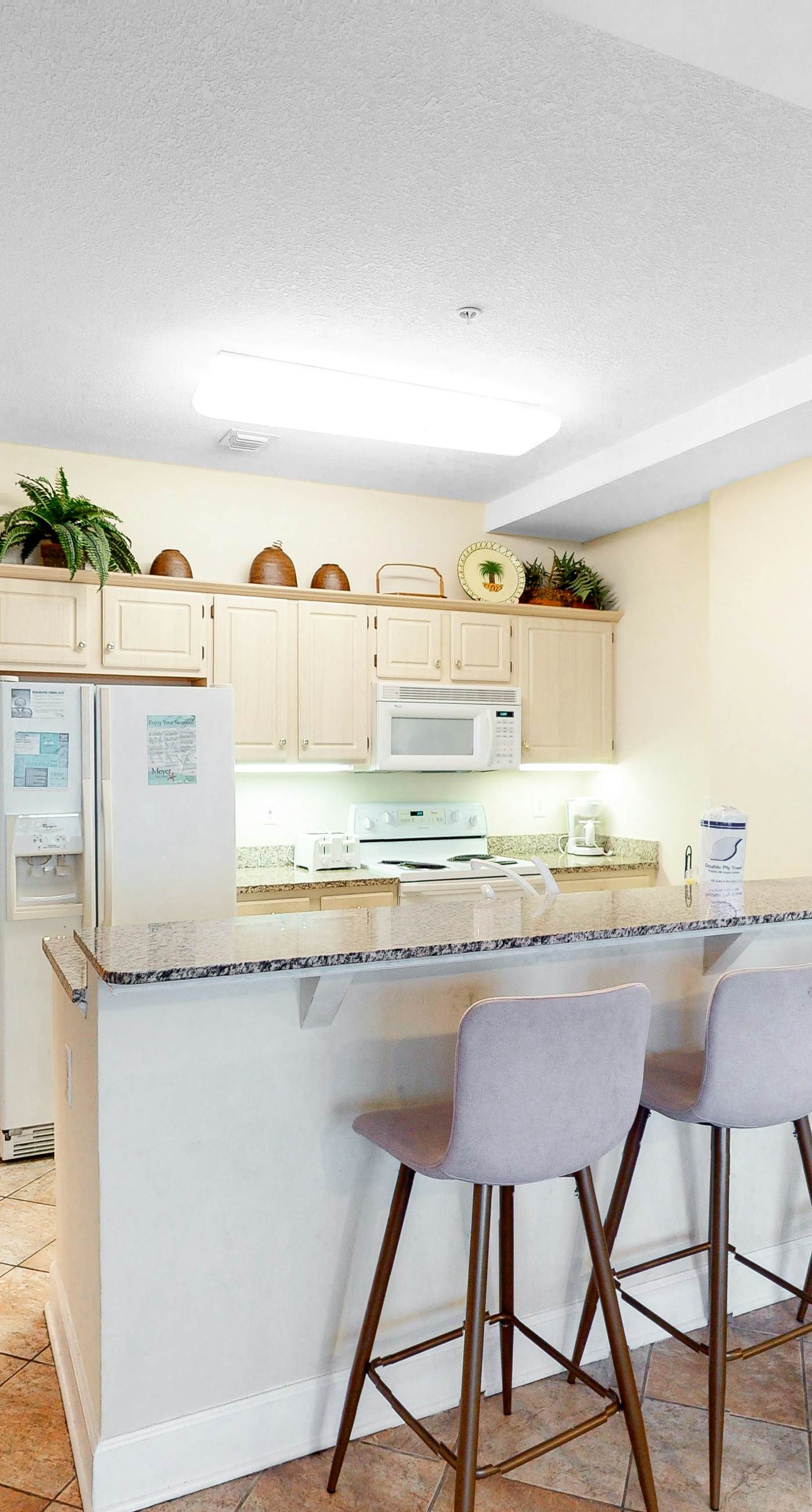 Gulf-front condo with pools, hot tubs, sauna, gym, central AC & washer/dryer