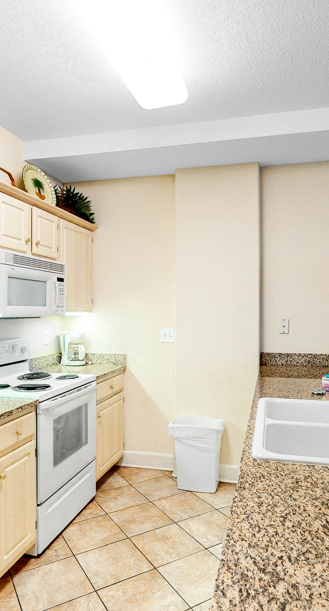 Gulf-front condo with pools, hot tubs, sauna, gym, central AC & washer/dryer