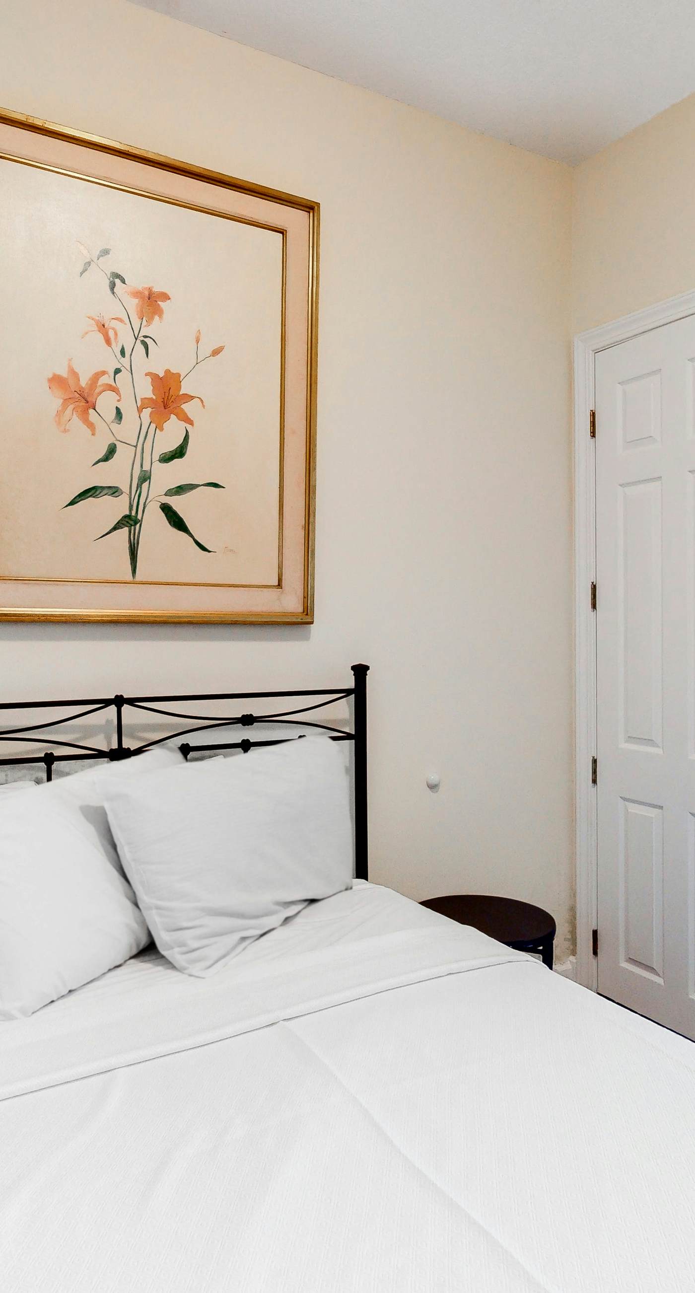 Gulf-front condo with pools, hot tubs, sauna, gym, central AC & washer/dryer