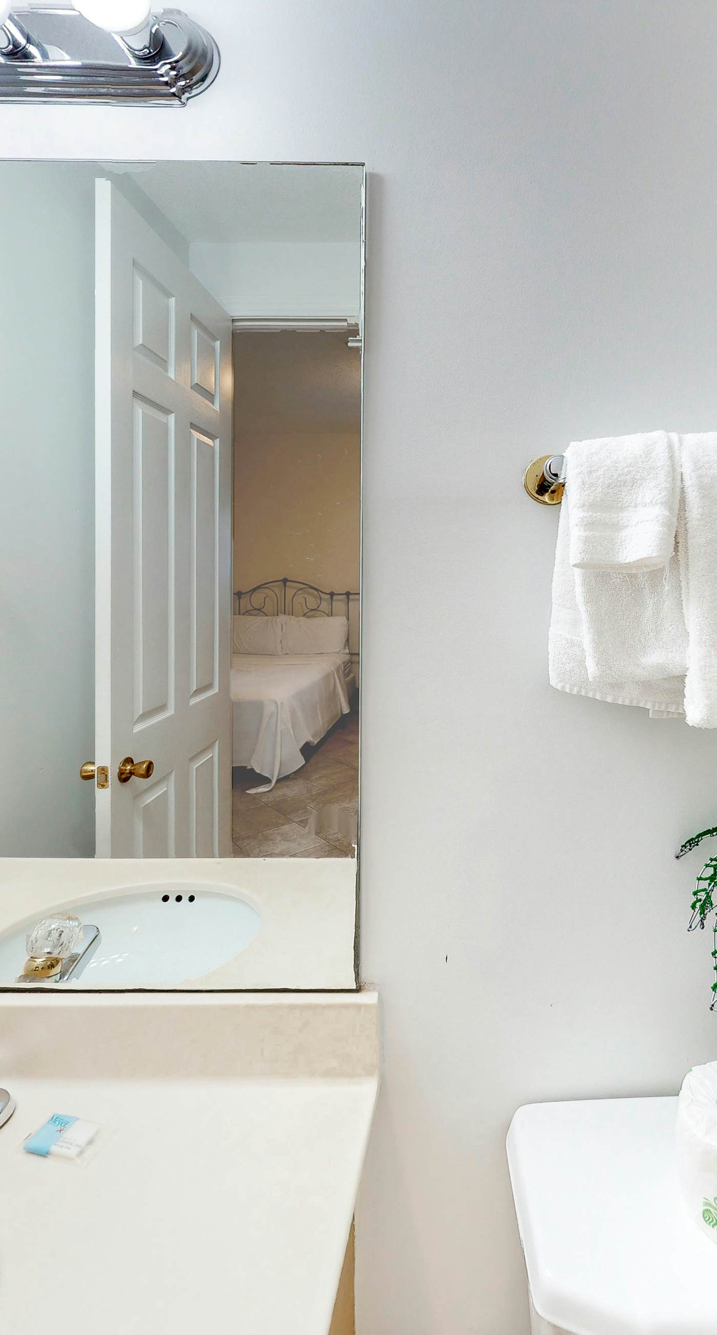 Gulf-front condo with pools, hot tubs, sauna, gym, central AC & washer/dryer