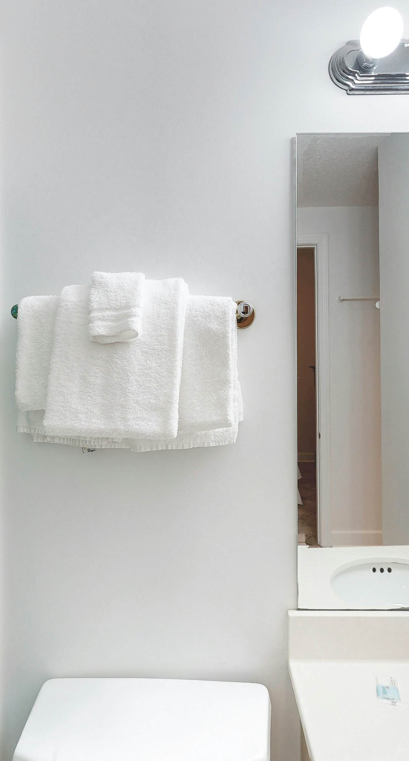 Gulf-front condo with pools, hot tubs, sauna, gym, central AC & washer/dryer