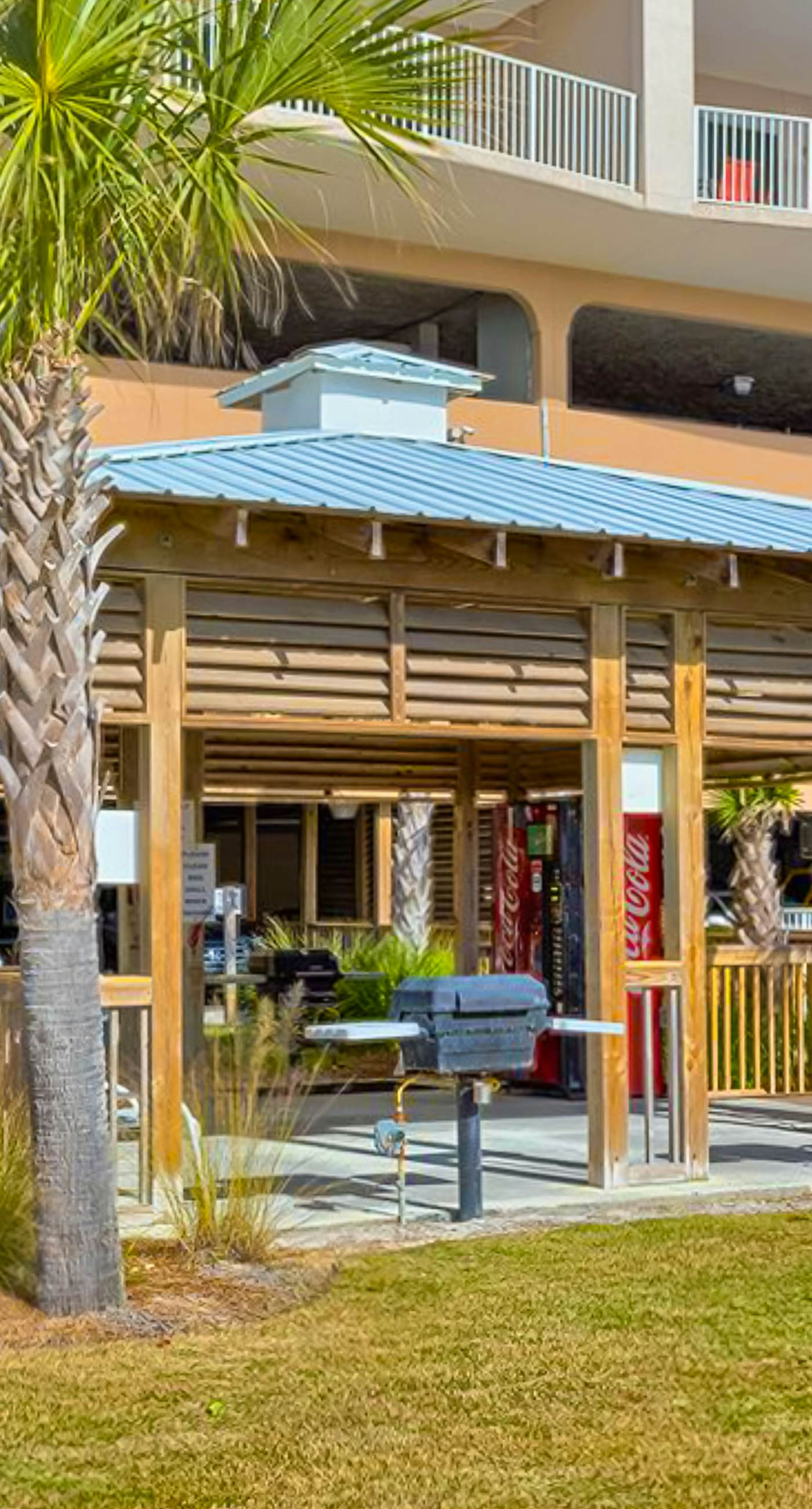 Gulf-front condo with pools, hot tubs, sauna, gym, central AC & washer/dryer