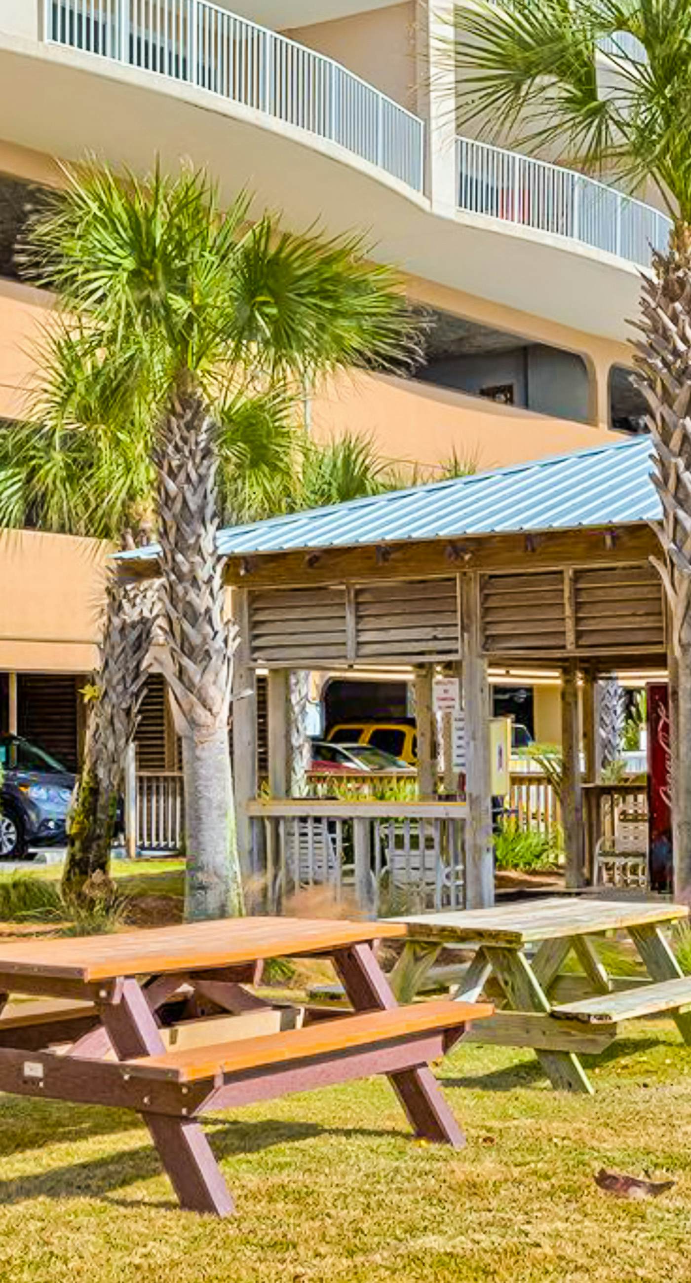 Gulf-front condo with pools, hot tubs, sauna, gym, central AC & washer/dryer